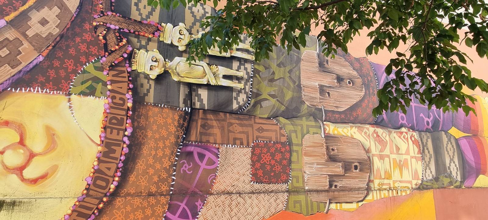 Inti&mdash;Inti 1st wall Paris