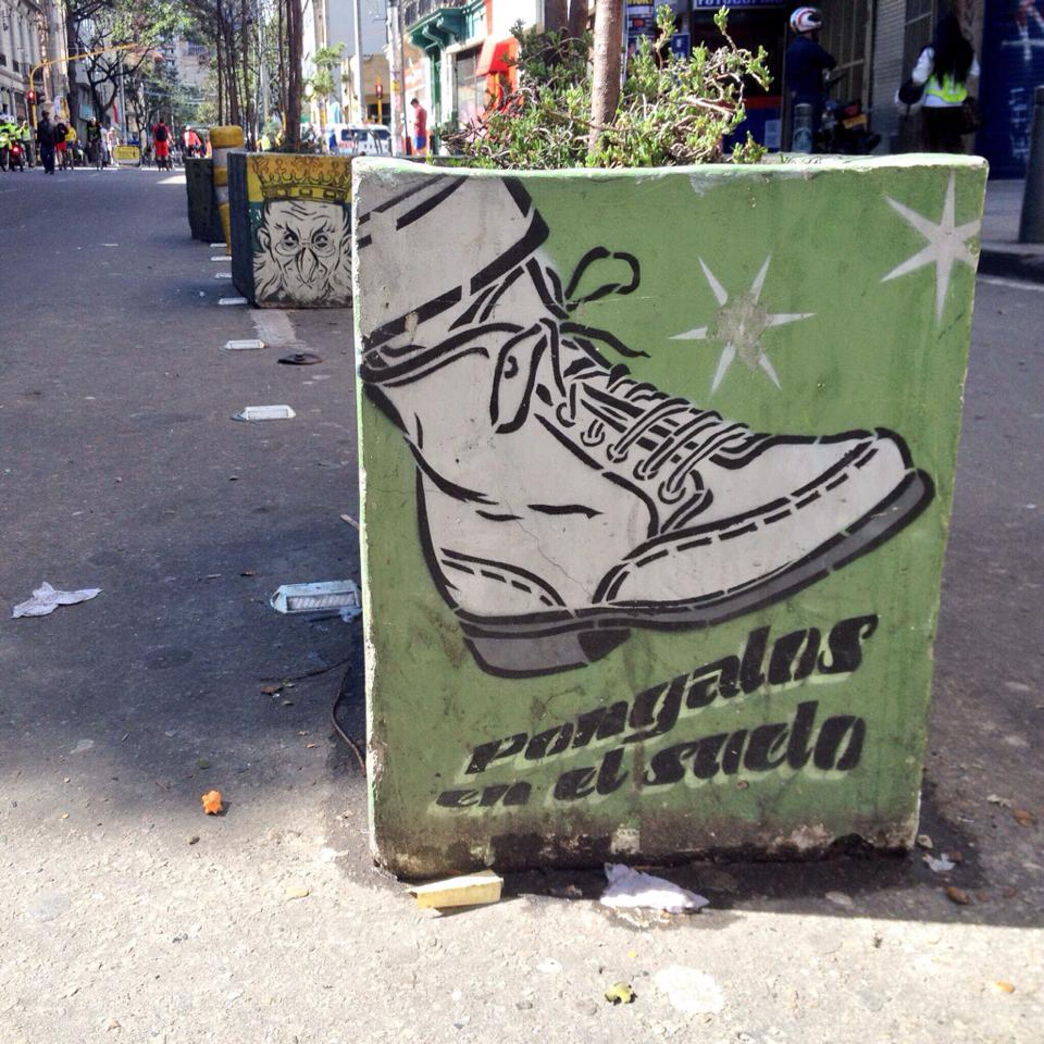 Unknown - Bogota&mdash;Put it on the ground - Póngalas en el suelo
