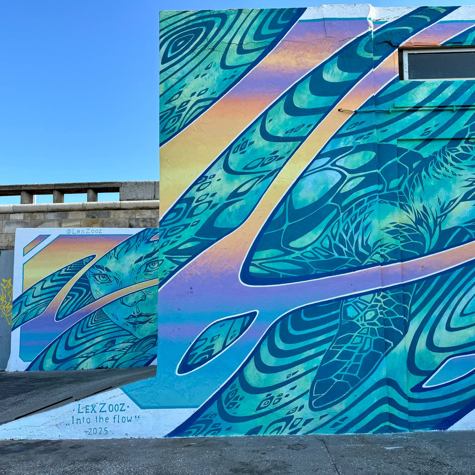 Lex-zooz&mdash;Mural “Into the flow”