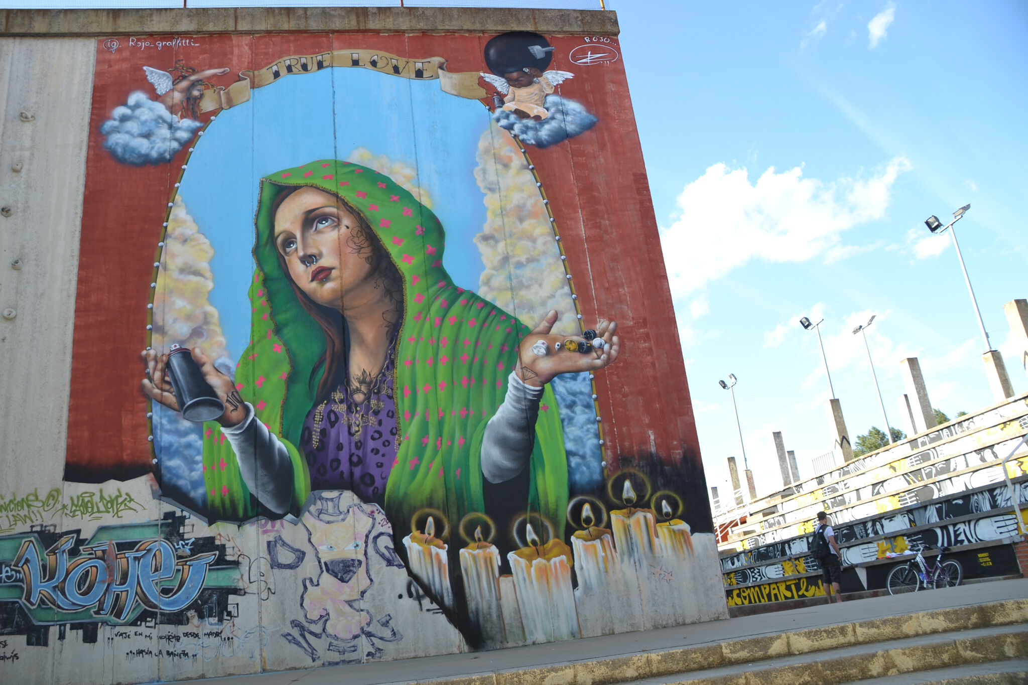 Rojo, El Rojo&mdash;"Nuestra Señora de los Botes" / "Our Lady of the Cans"