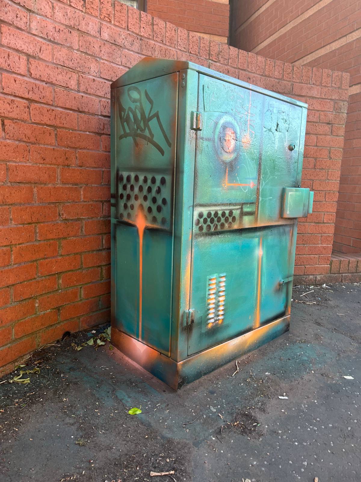 Ross Bside&mdash;90 Kelvinhaugh Street - Outside the Box
