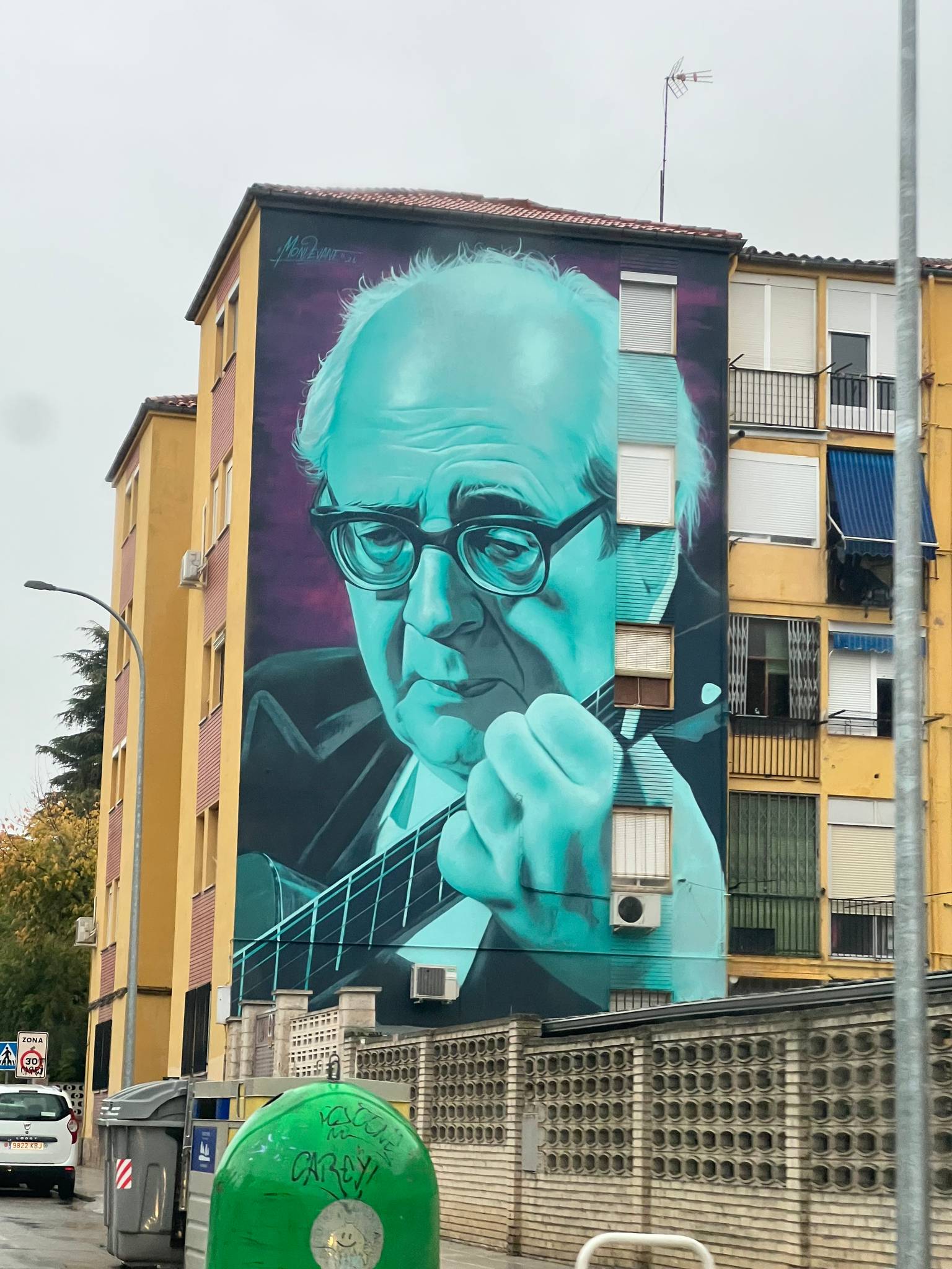 Mon Devane&mdash;Andrés Segovia