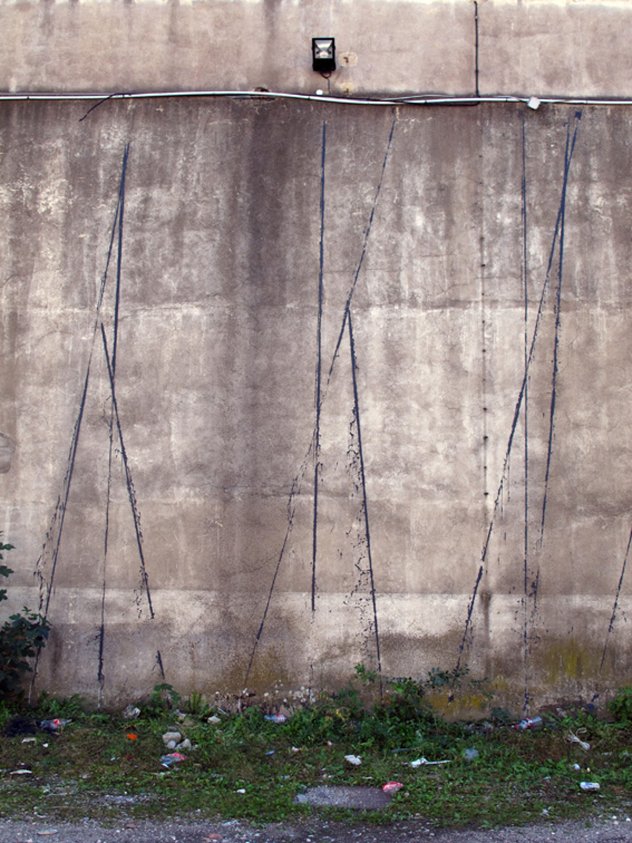 eltono, MOMO&mdash;Peinture au cordeau traceur