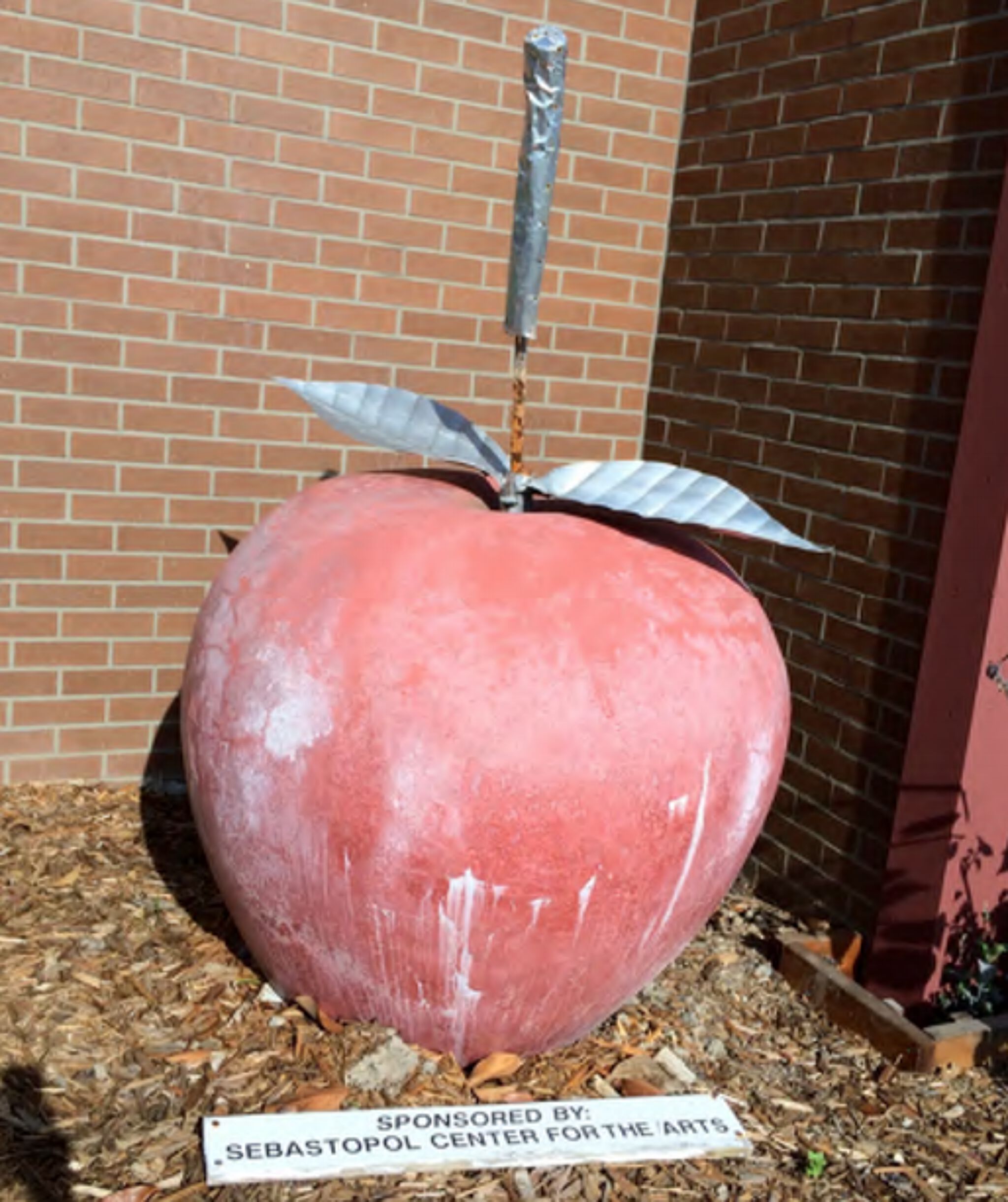 Robert Gautier&mdash;Red Apple