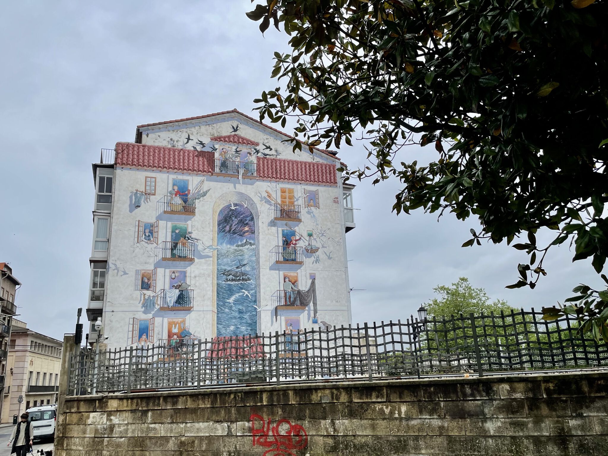 Chema Román, Manuel Fuentes, José Ramón Sánchez&mdash;Sotileza Building