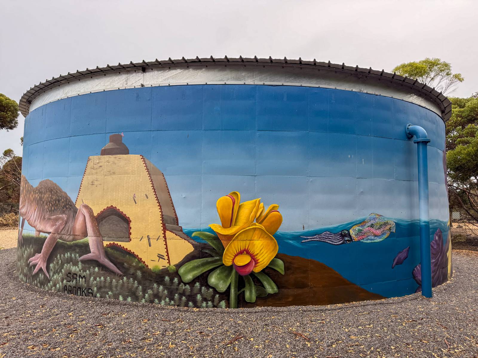 Sam Brooks, Mark Harding, Ngrakani Harley Hall, Rachelle Plazeriano, Gary Nowlan&mdash;Wool Bay Water Tank Mural