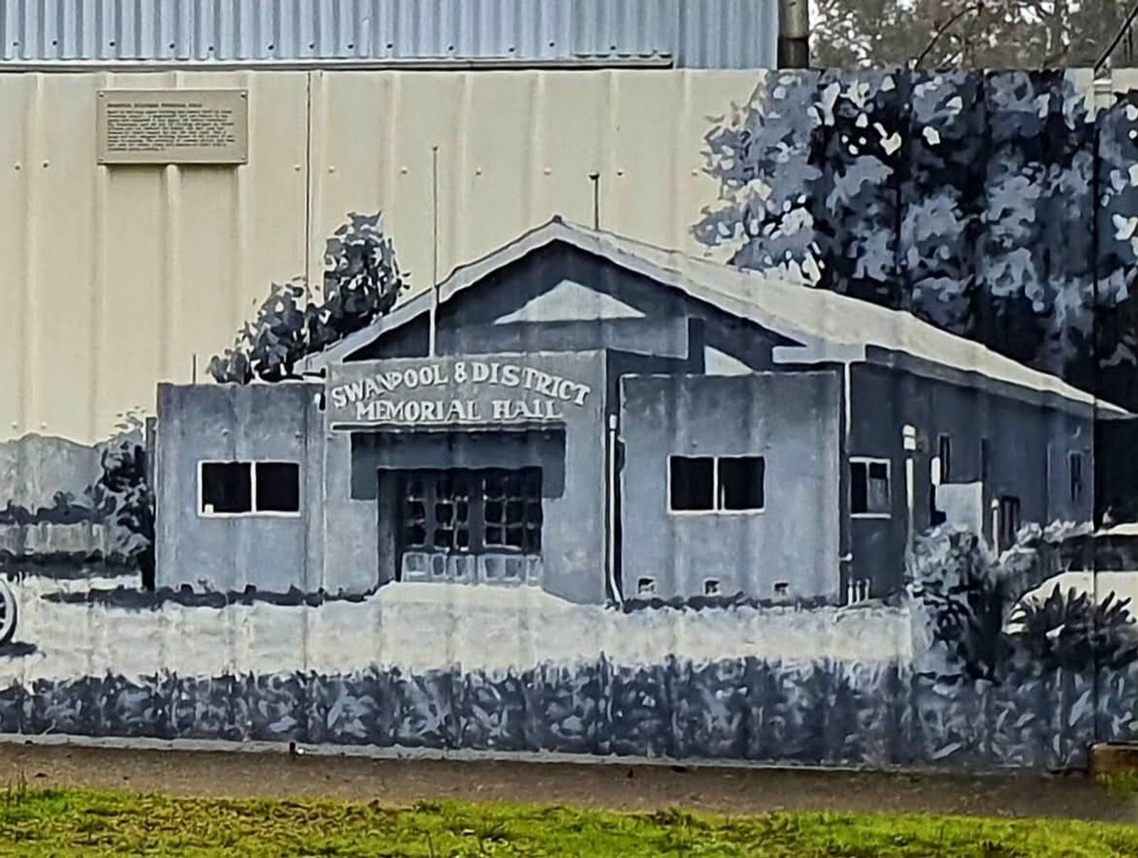 Mike Larkin, Tim Bowtell&mdash;Swanpool Heritage Mural