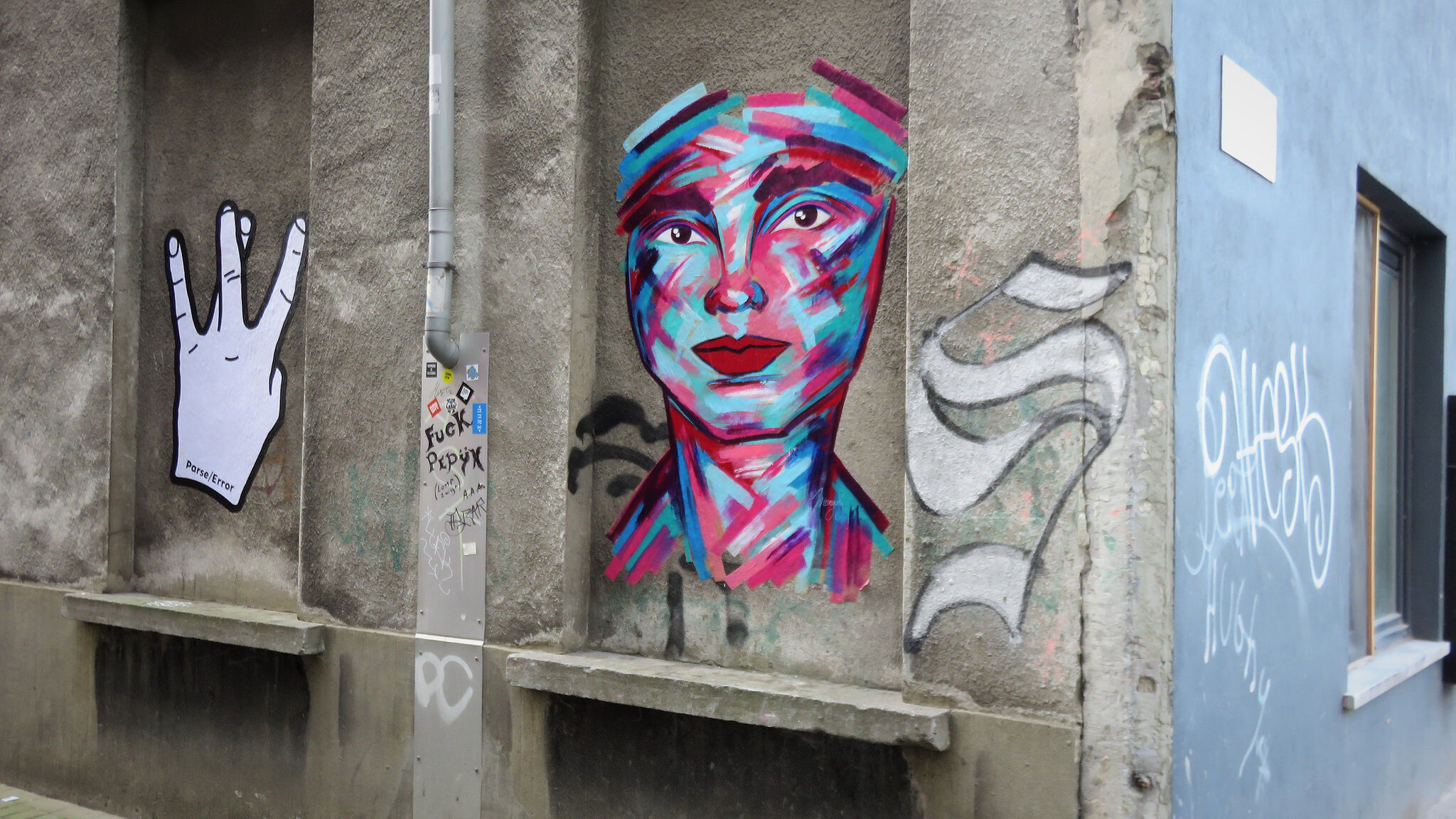 Manyoly, Parse/Error&mdash;Paste-up walls