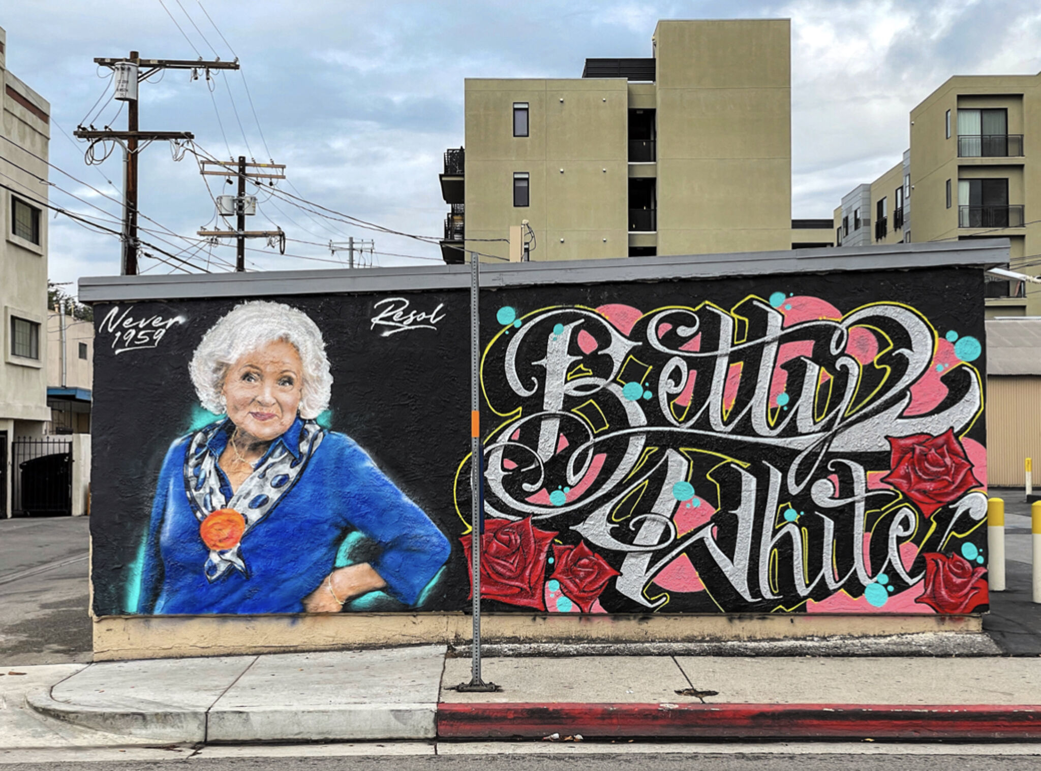 Jonas Never, Lamont Cranston&mdash;Betty White