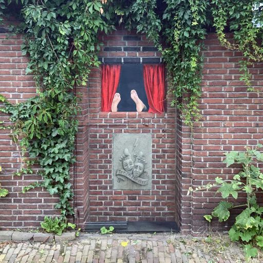 Het Lange Tenen Theater (Theater of Long Toes)