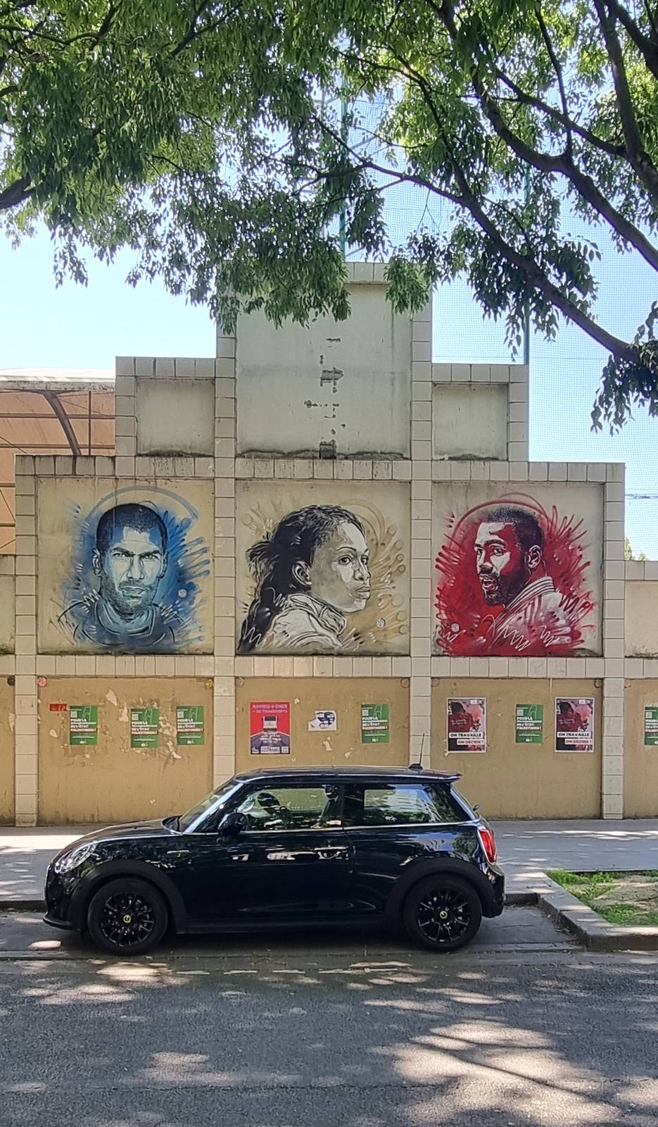C215&mdash;Bleu Blanc Rouge