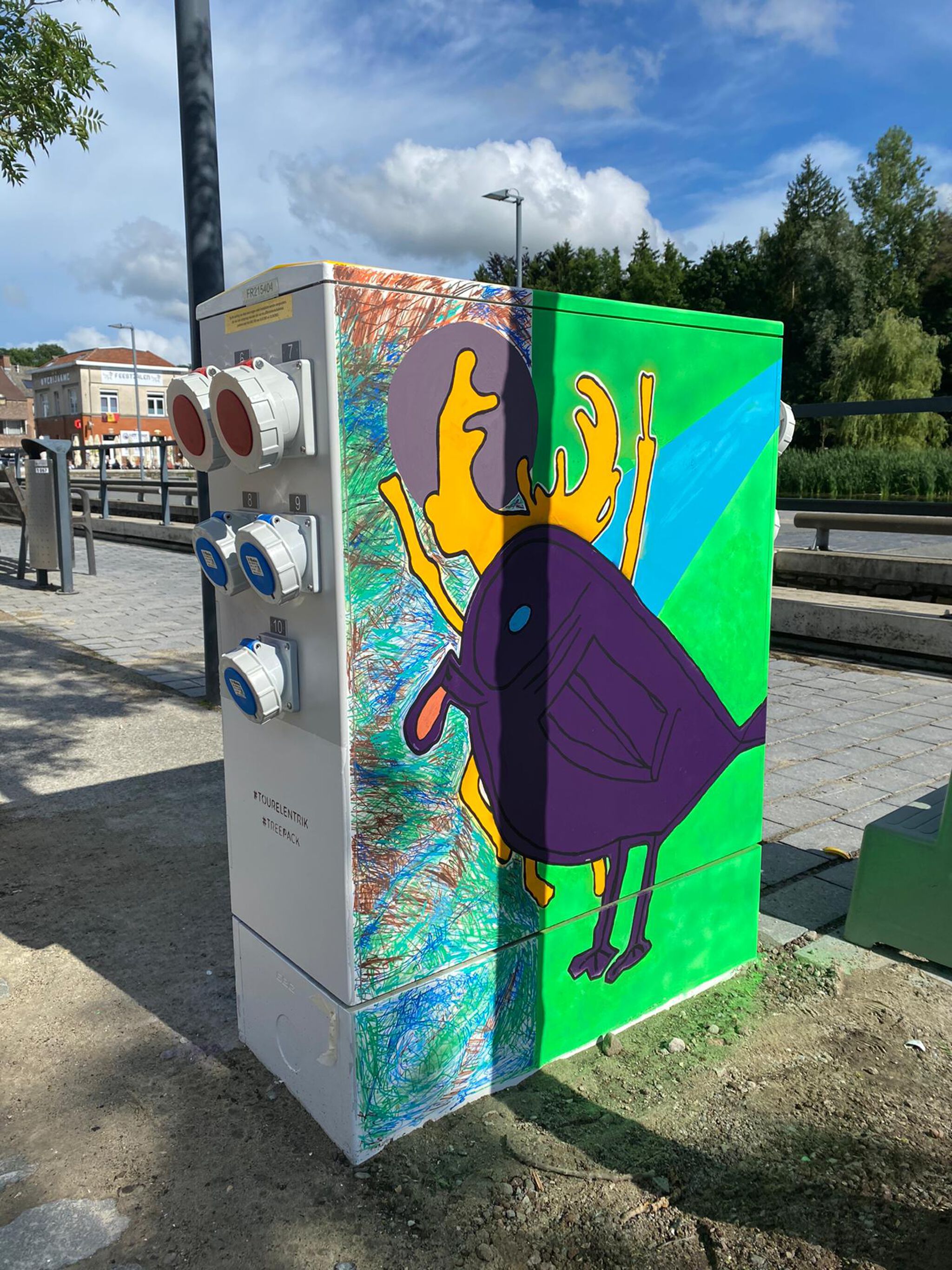 De Kerselaar&mdash;Tour Elentrik -  Artistieke beesten