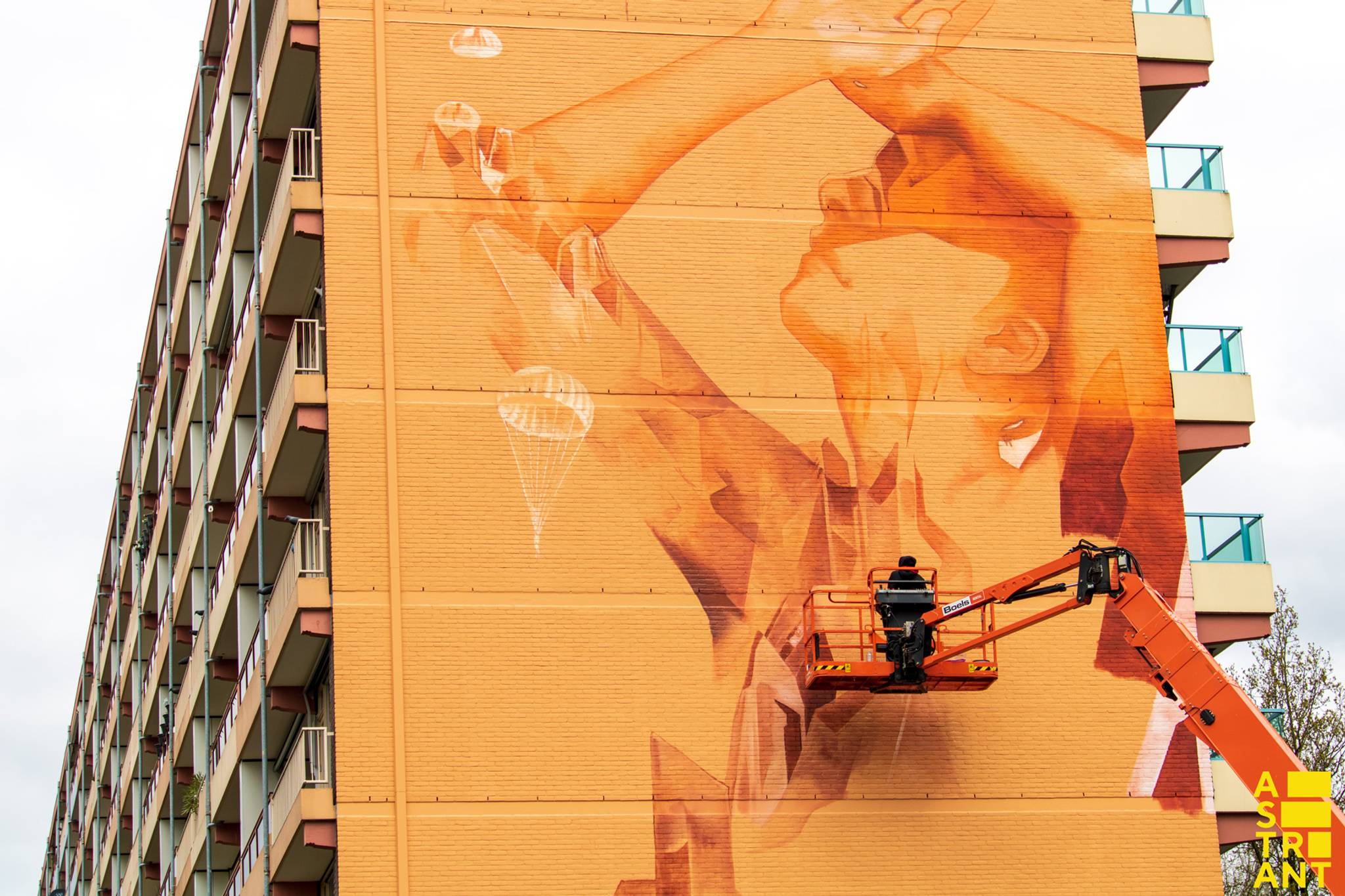 Iota&mdash;Airborne Mural  - Veldhuizen