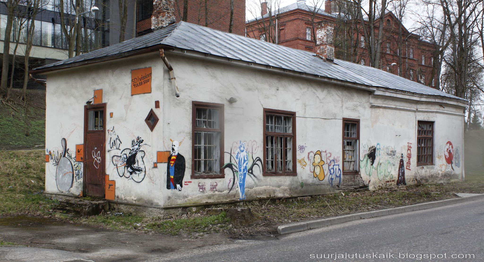 &mdash;A vacant building near old town