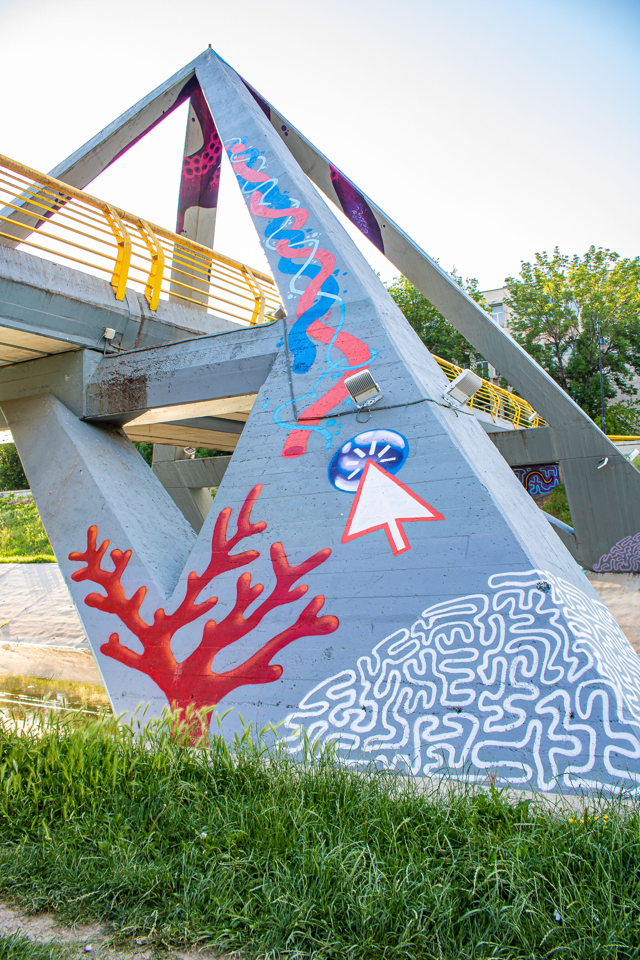 Merithezu, Harcea Pacea&mdash;Bahlui Octopus and other urban wildlife