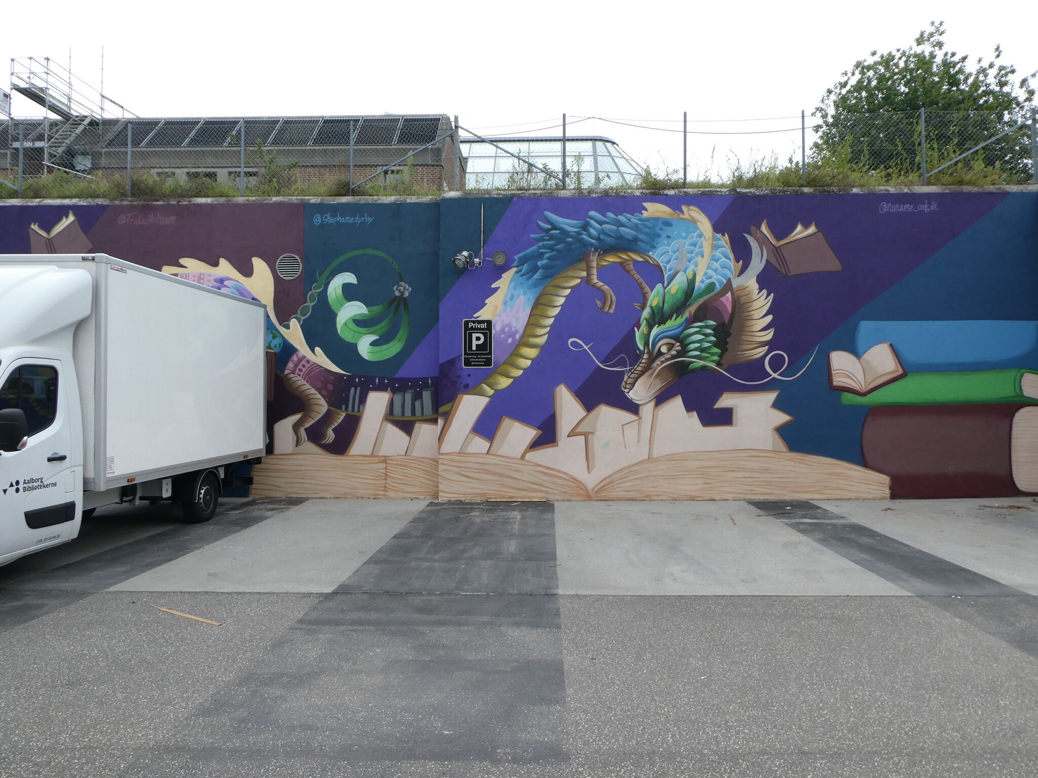 Frida Stiil Vium - Nada, Stephanie Dyrby, No Name&mdash;Library Wall