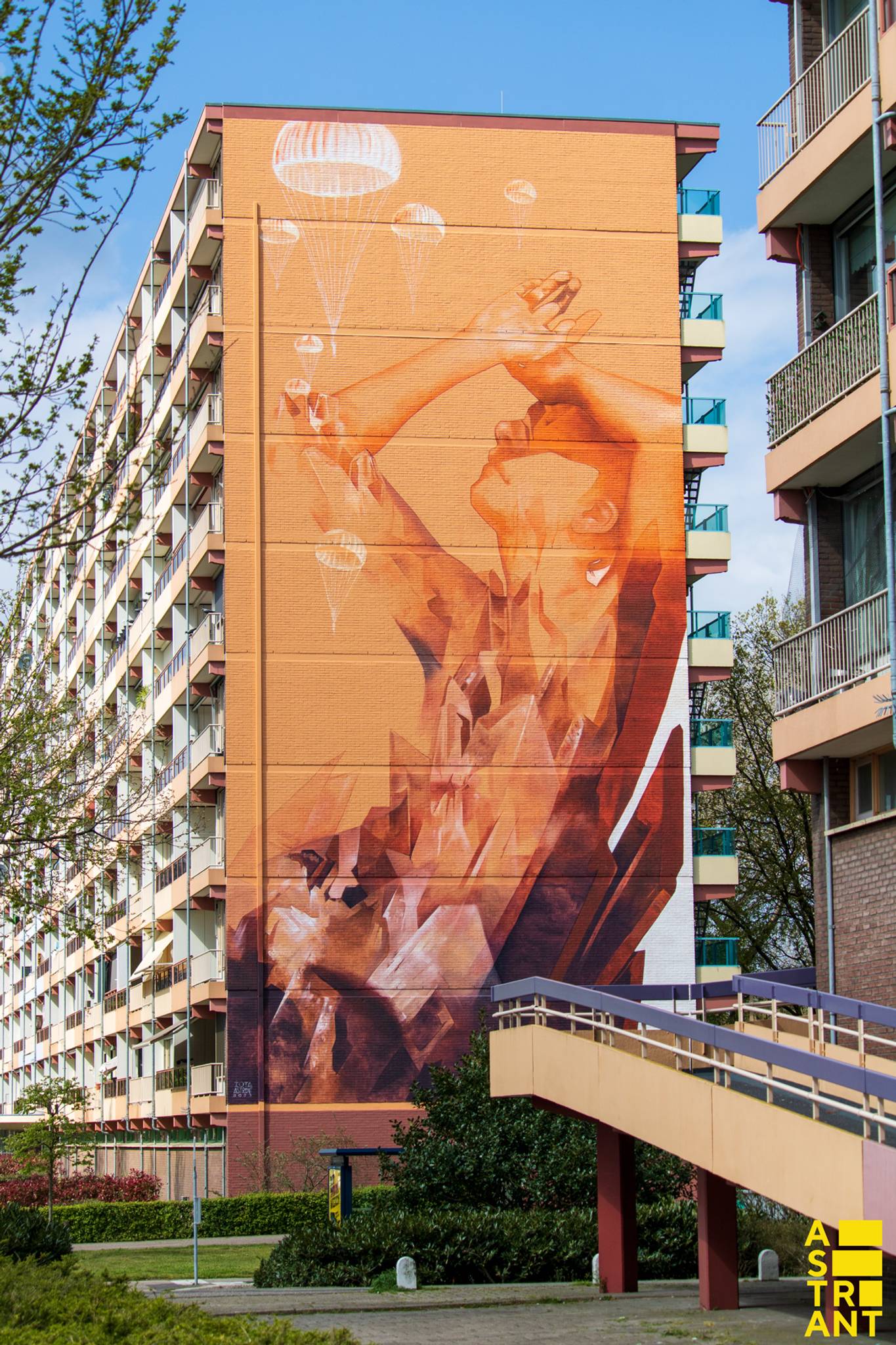 Iota&mdash;Airborne Mural  - Veldhuizen