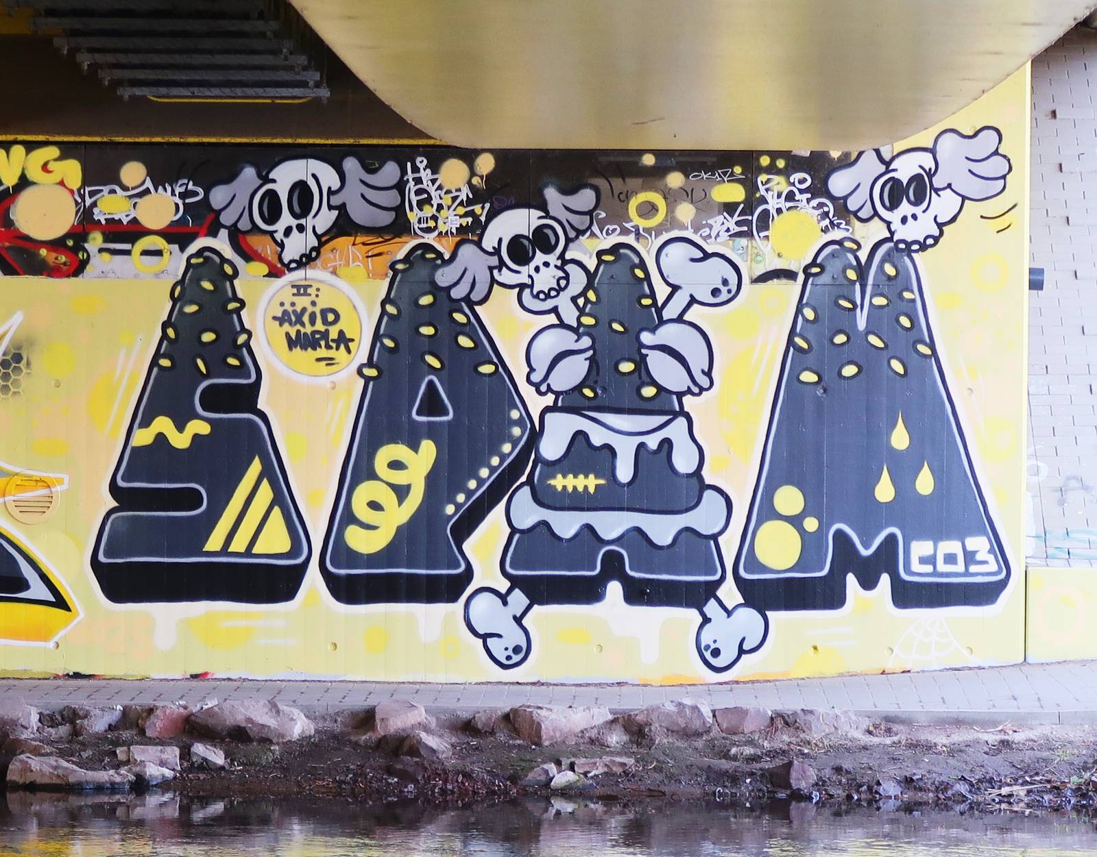 Spm&mdash;Yellow/Grey concept wall under a bridge