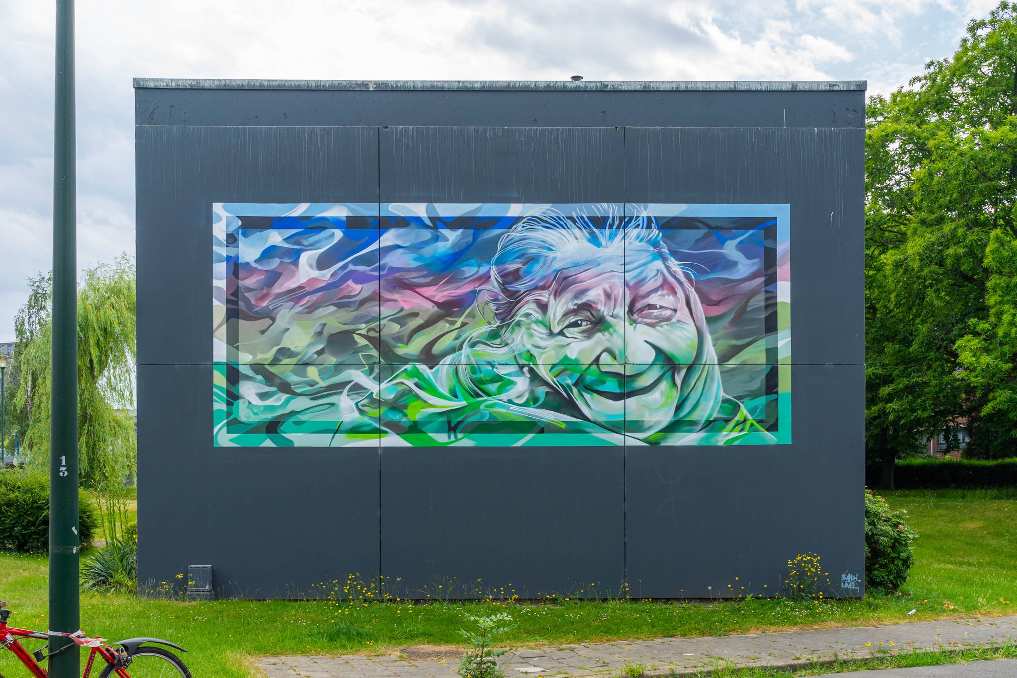 Nadib Bandi, HMI&mdash;Universal Grandma