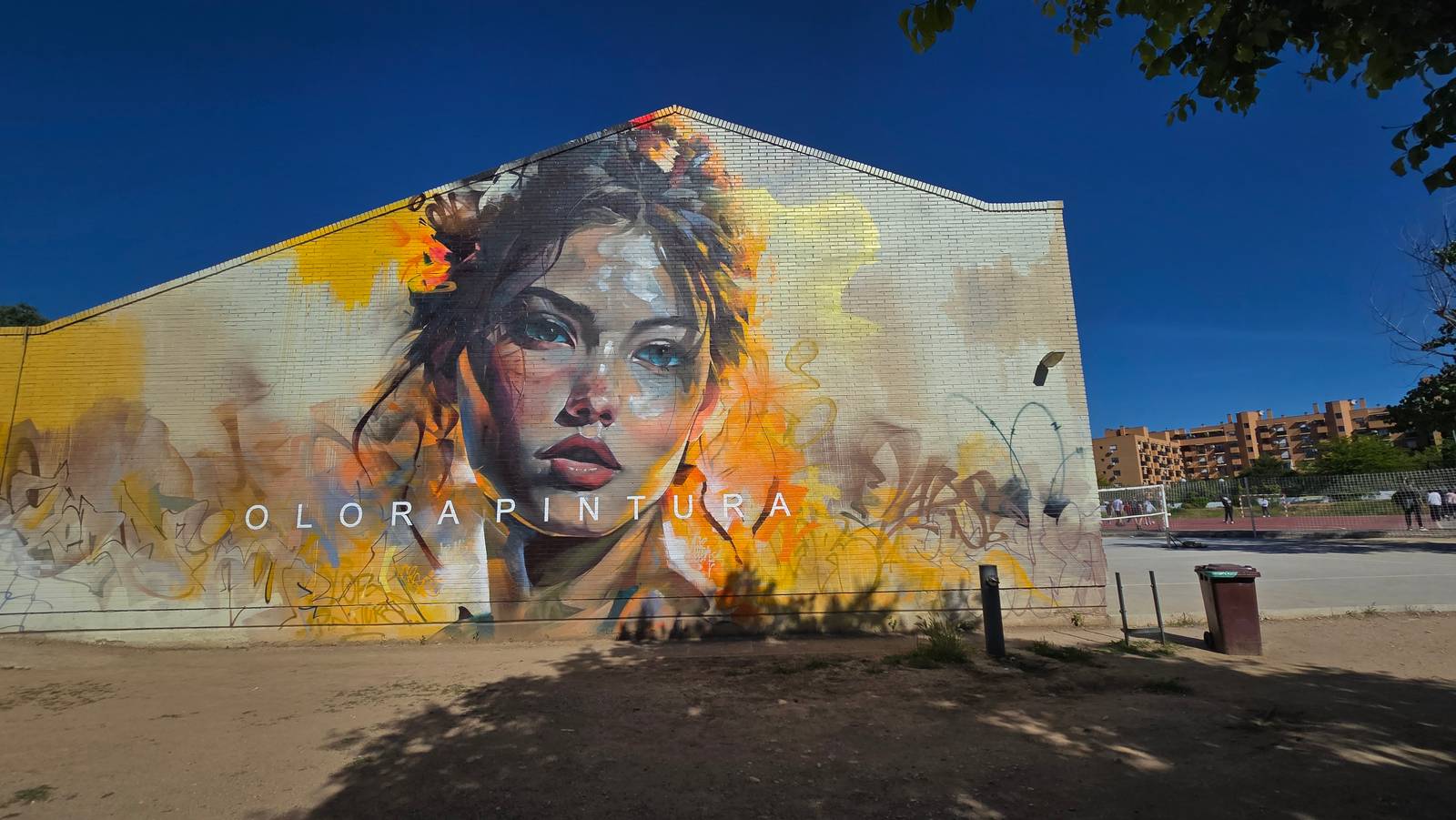 Olor a Pintura&mdash;Mujer