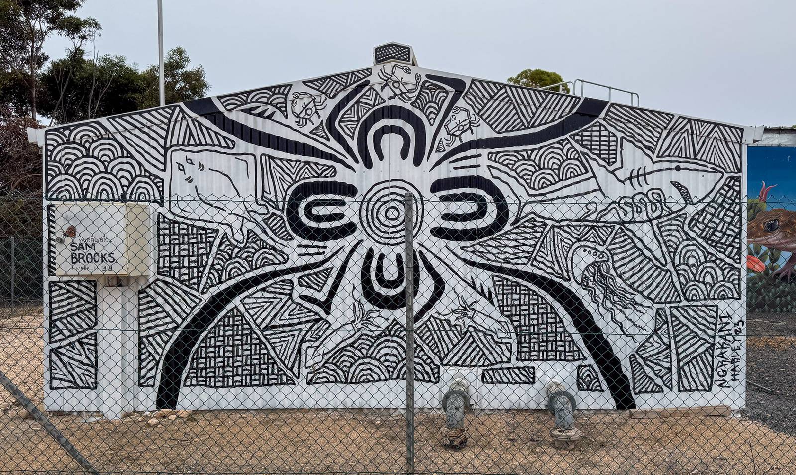 Sam Brooks, Mark Harding, Ngrakani Harley Hall, Rachelle Plazeriano, Gary Nowlan&mdash;Wool Bay Water Tank Mural