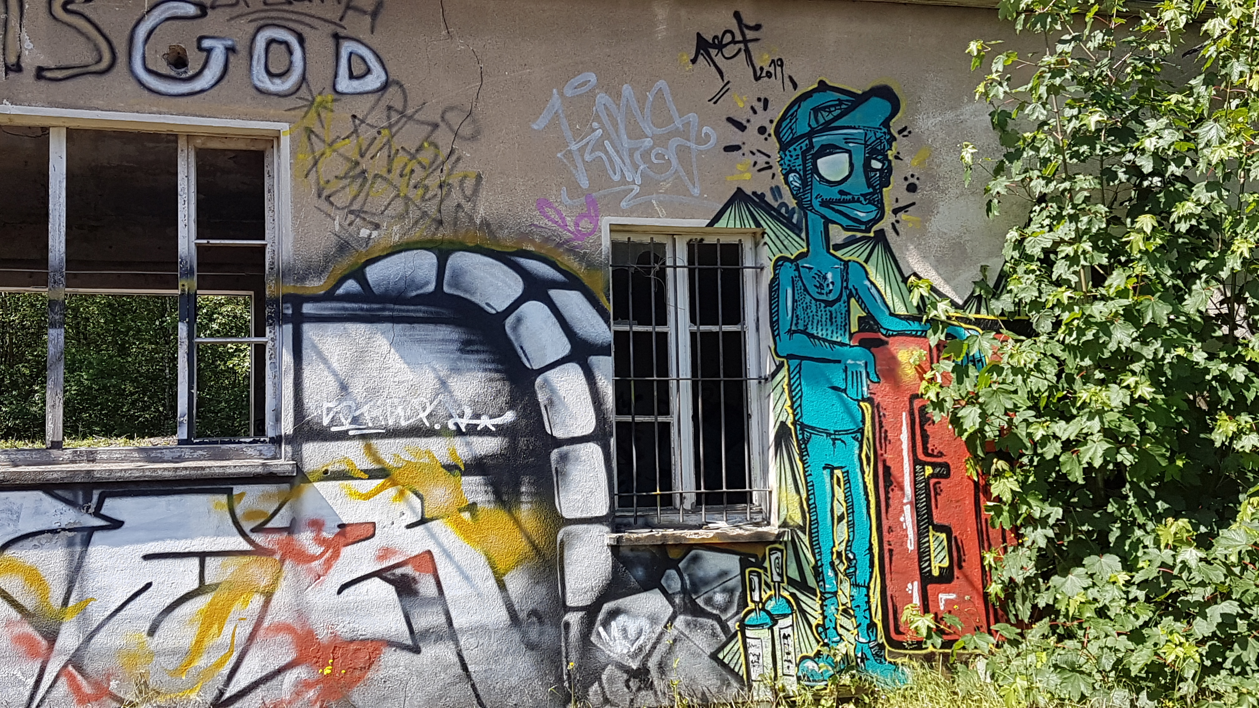 Camp Hitfeld by Various Artists - Street Art Cities
