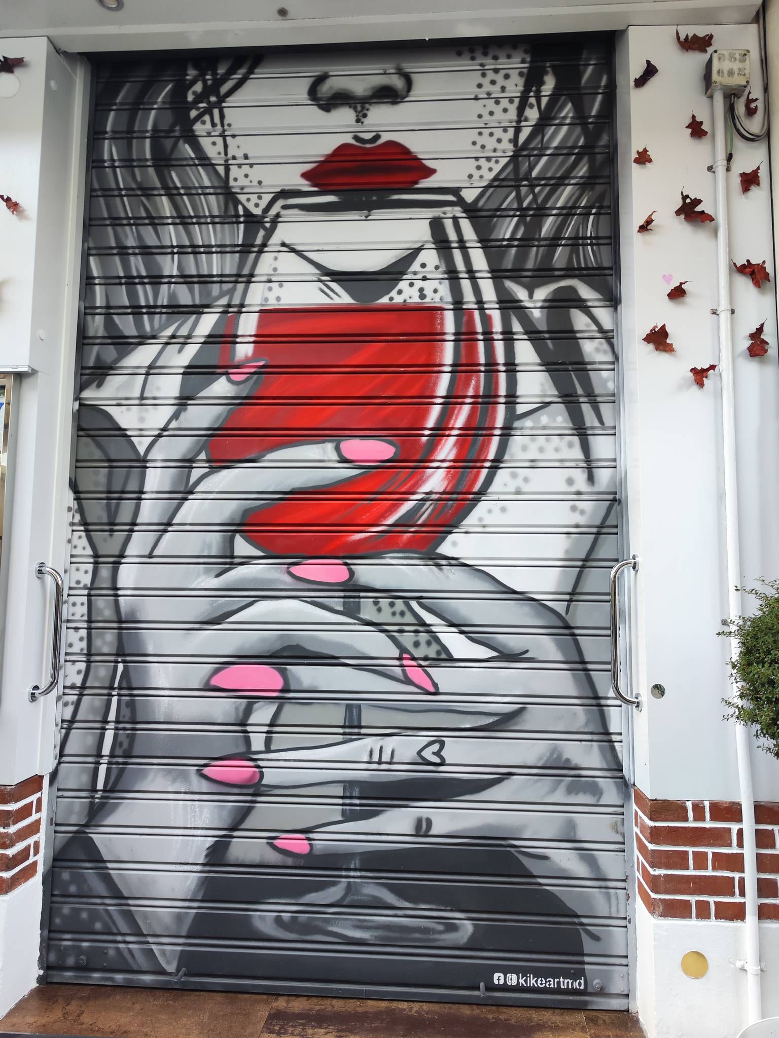 Kikeartmd&mdash;Mujer bebiendo