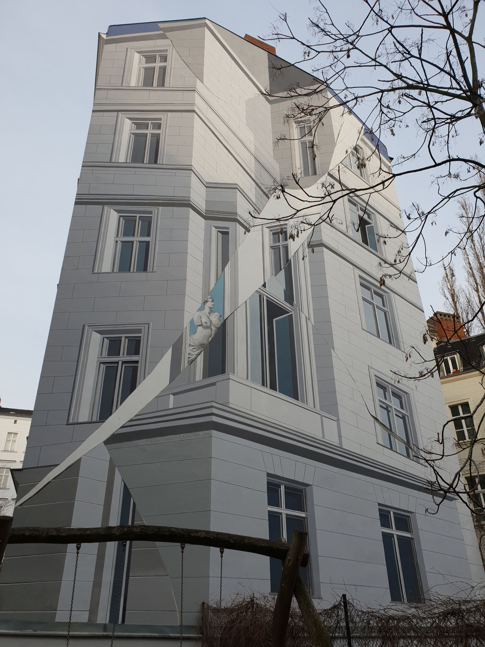 Gert Neuhaus&mdash;Venus - Broken Facade