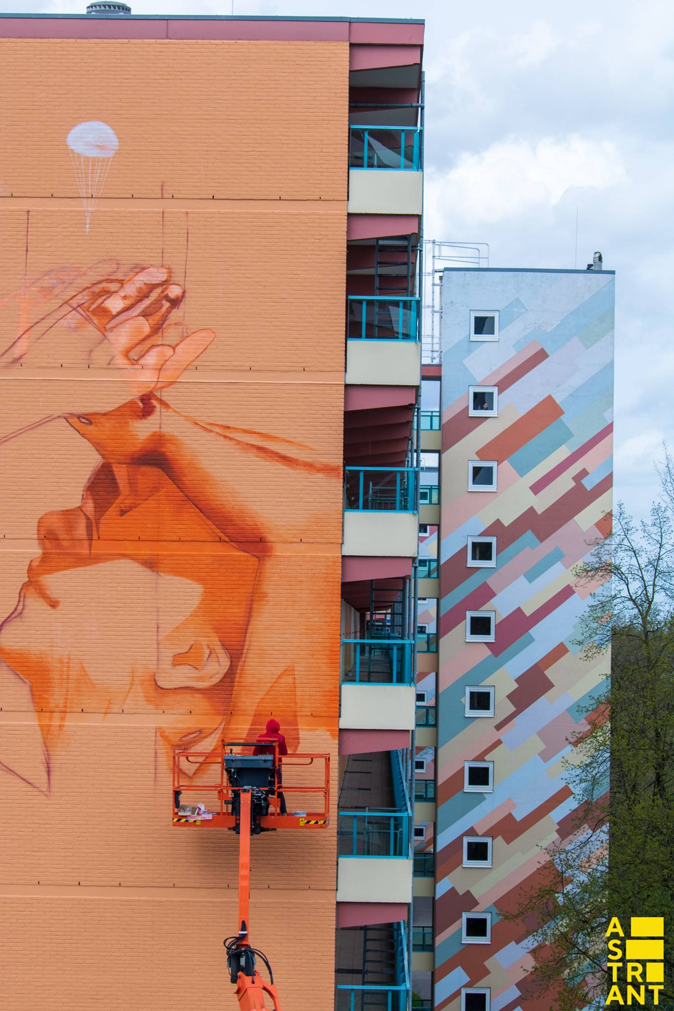 Iota&mdash;Airborne Mural  - Veldhuizen