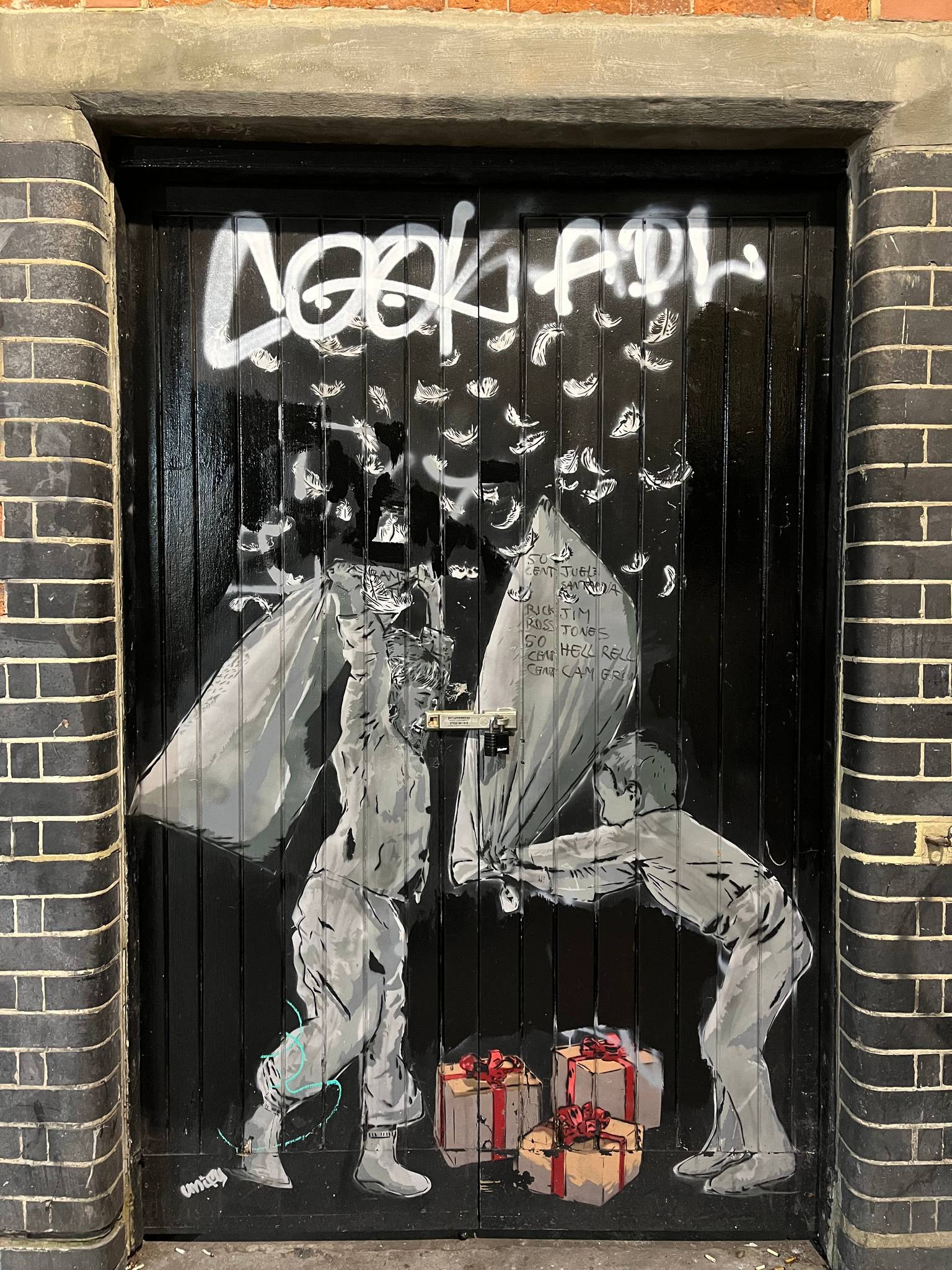 Unknown - London&mdash;Pillow fight kids