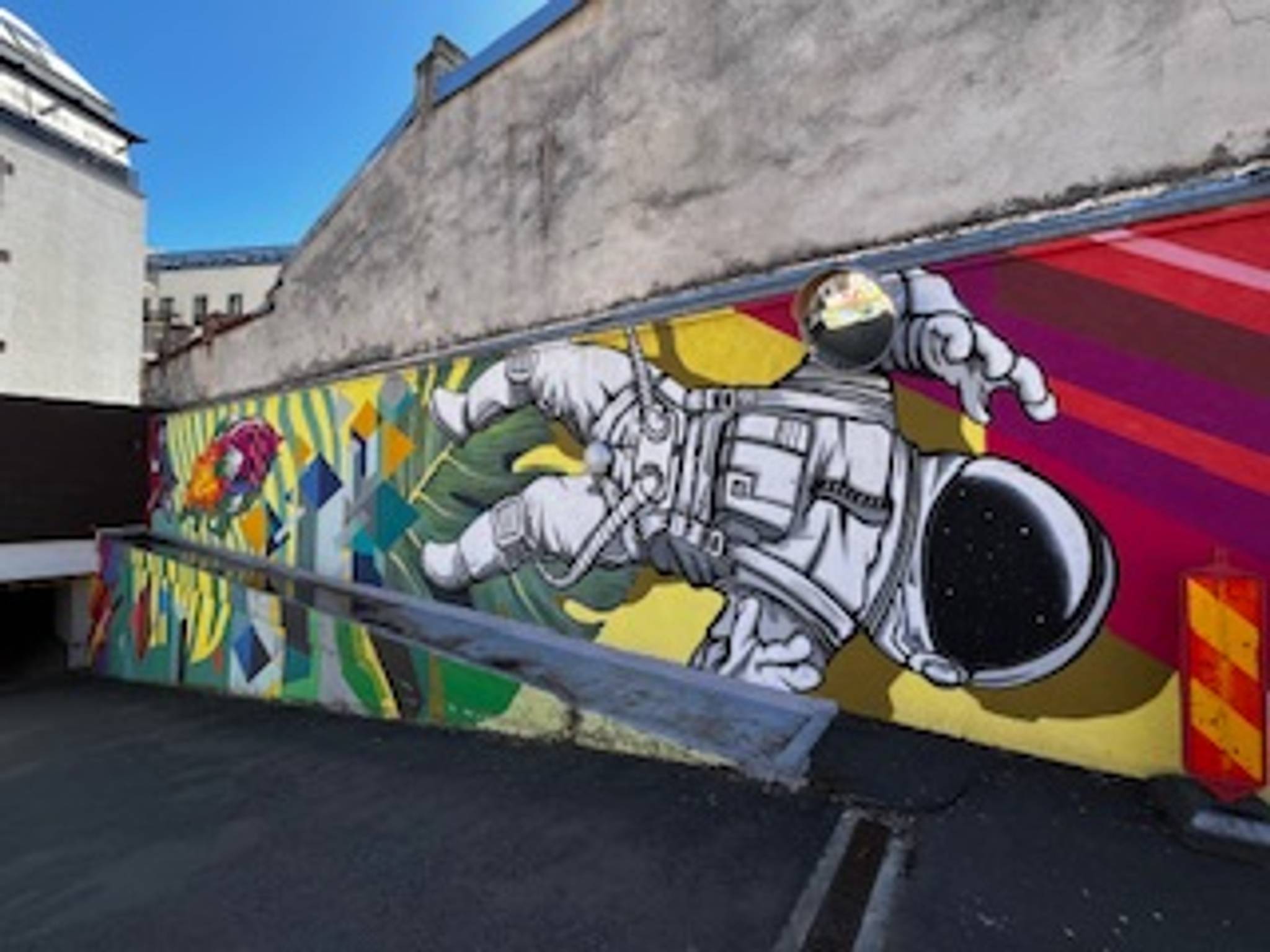 jds/popescu &mdash;On the moon