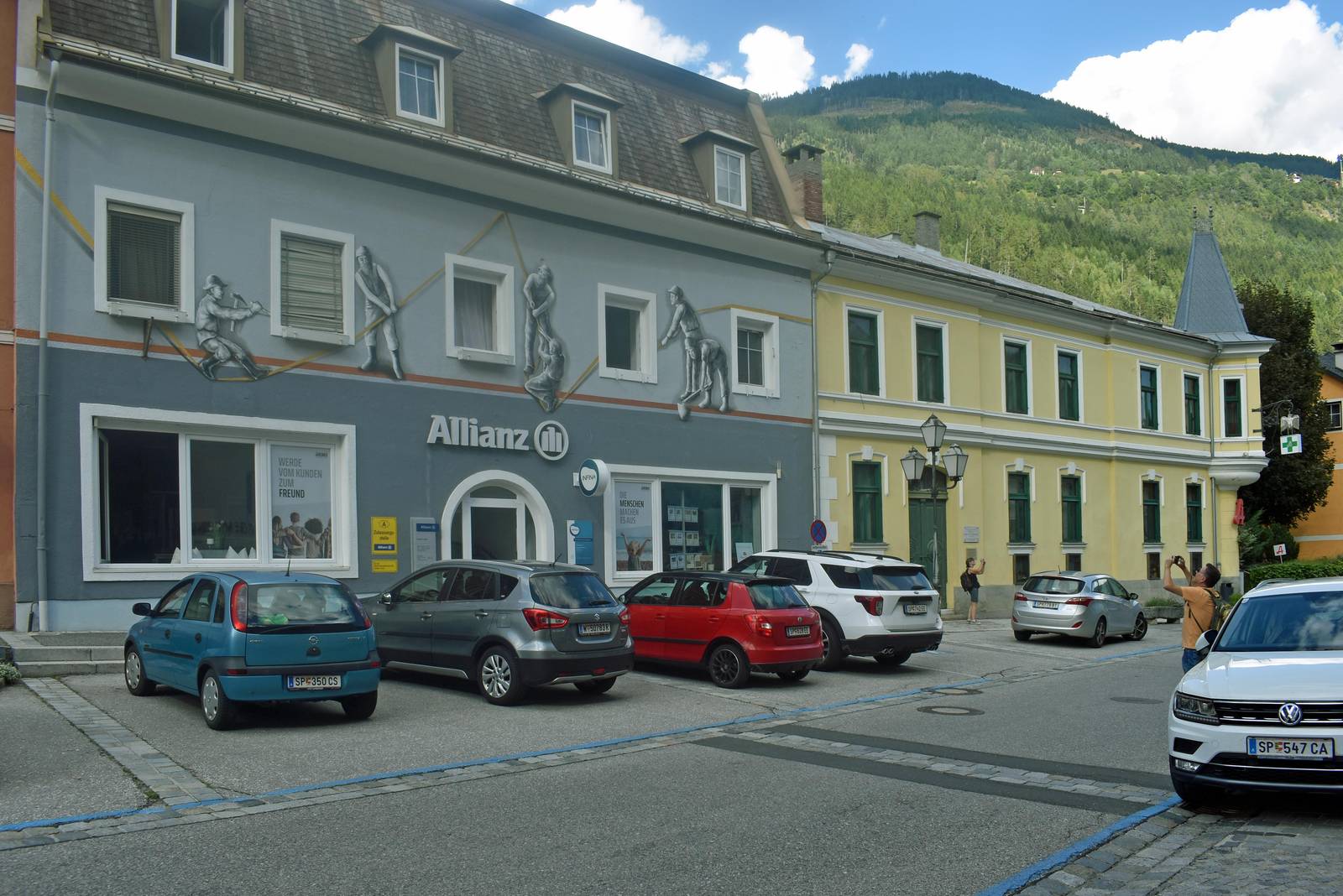 Aktrice&mdash;Insurance company house // EU kunstwaende