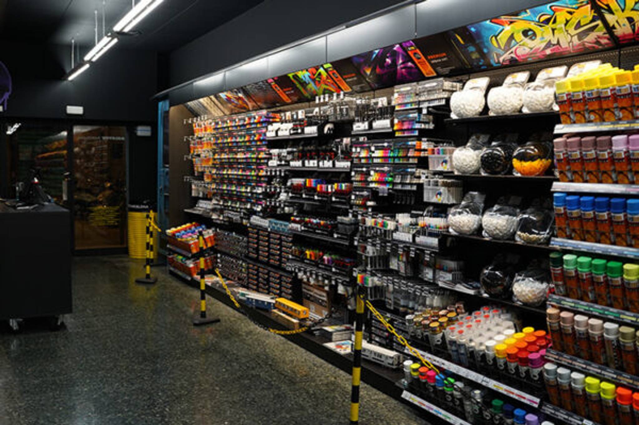 &mdash;El Andén Graffiti Shop