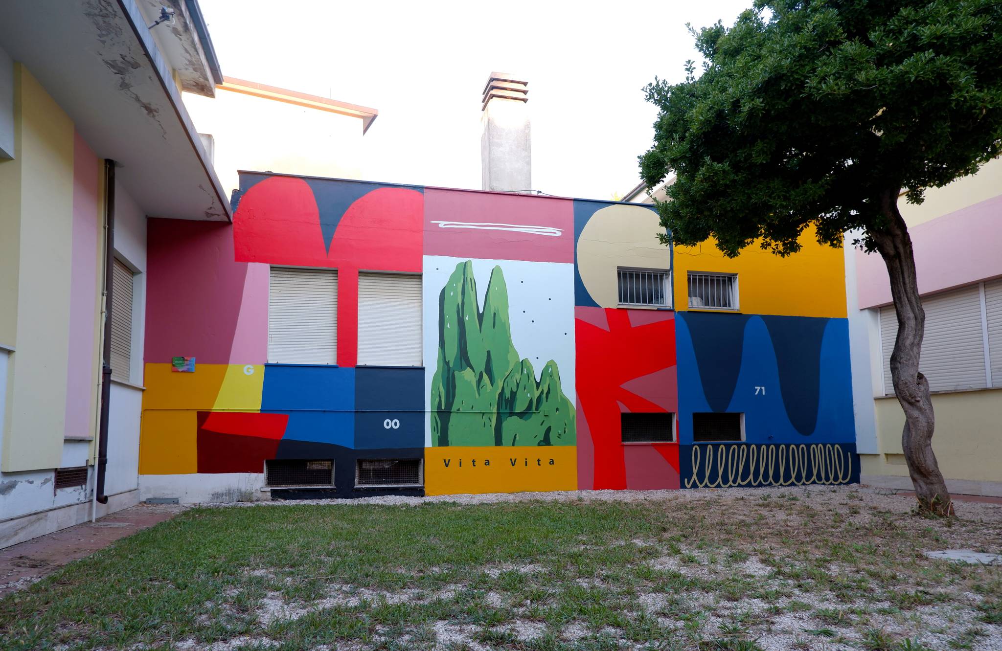 Giulio Vesprini&mdash;"V I T A-V I T A - Urban Postcards G0071"