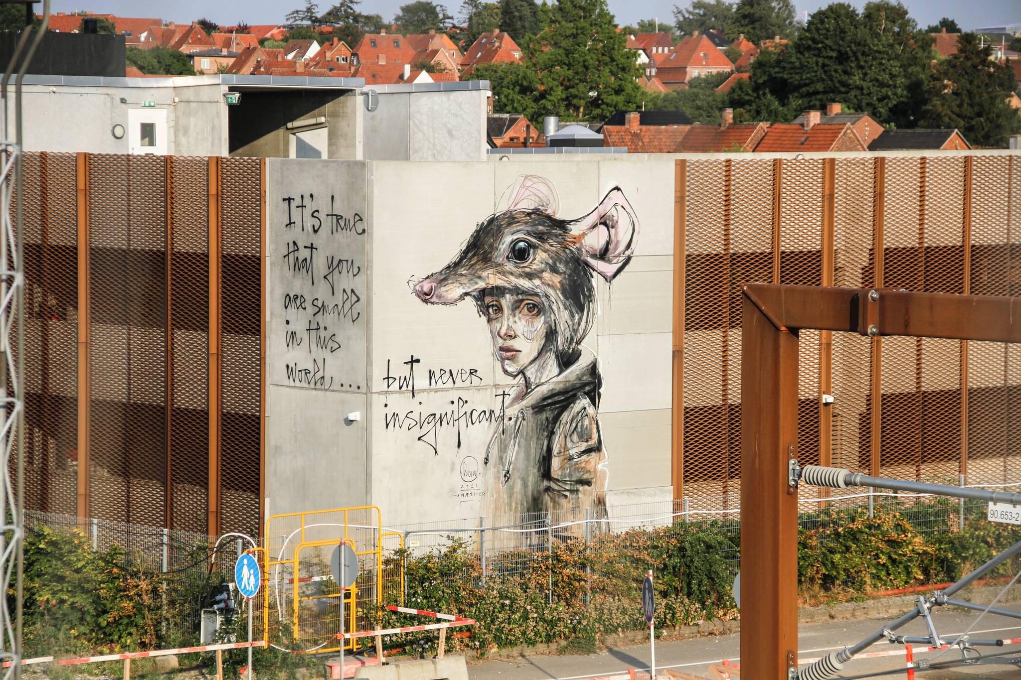 Hera (Herakut)&mdash;Its true that you are small in this world