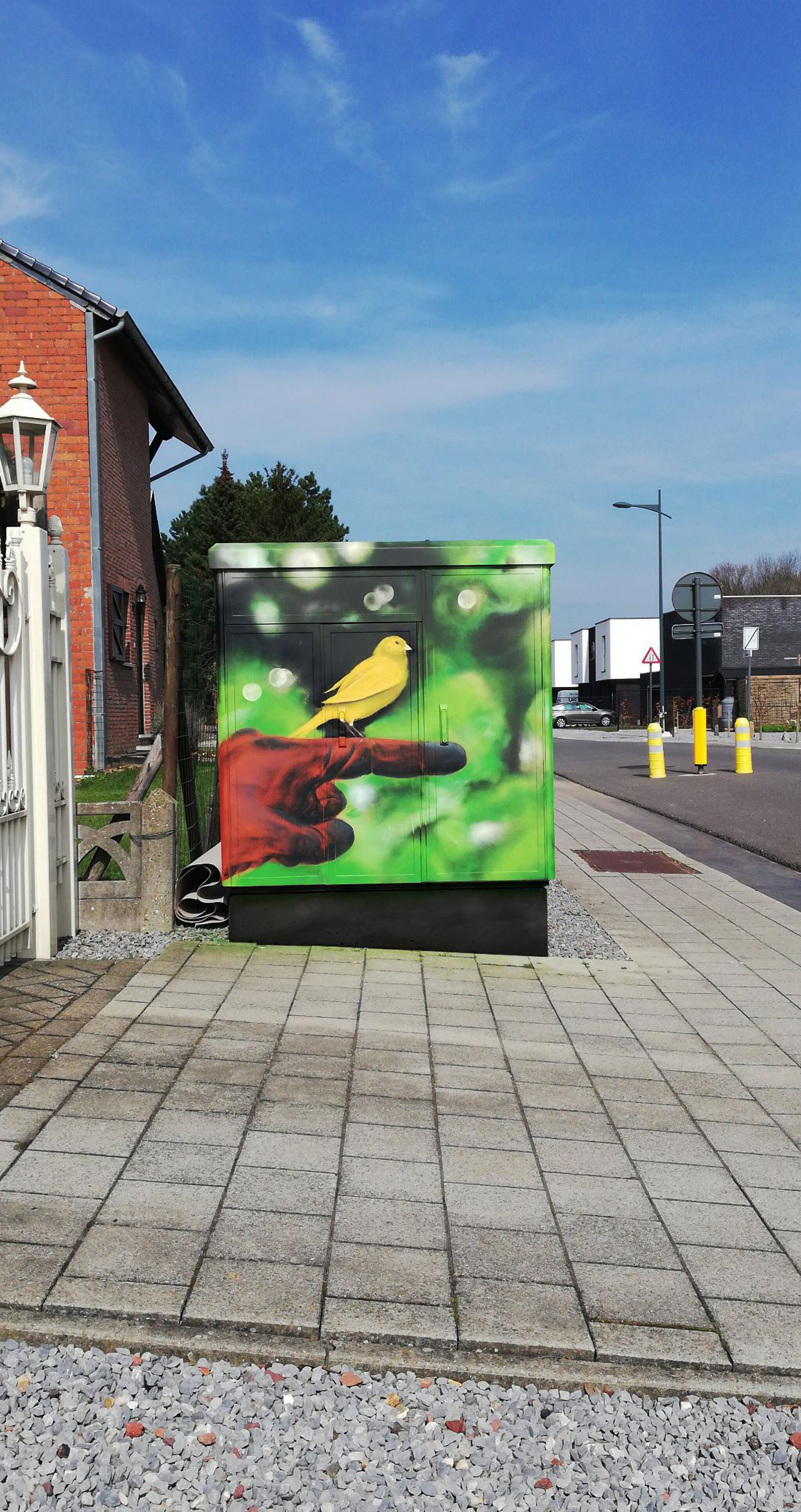 Tuch (BE)&mdash;Tour Elentrik - Canary on glove