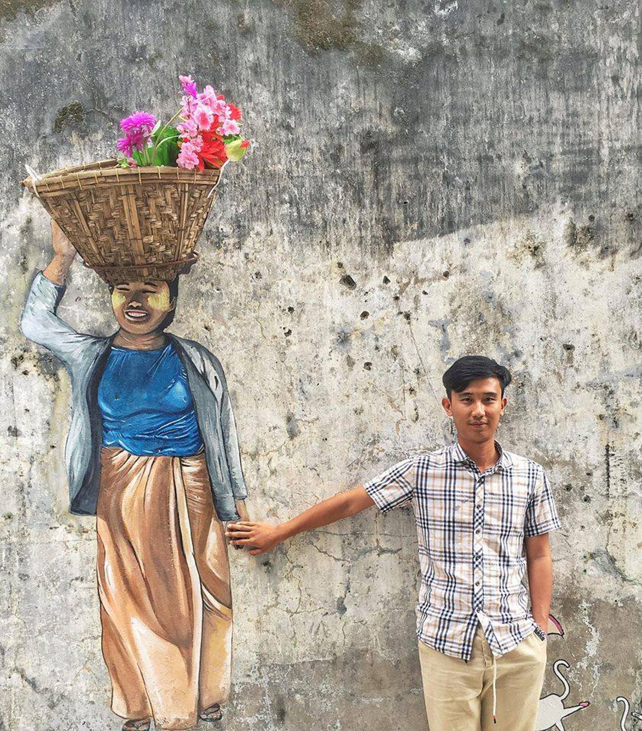 angele de lorme&mdash;Pan Thae aunty and her flowers basket