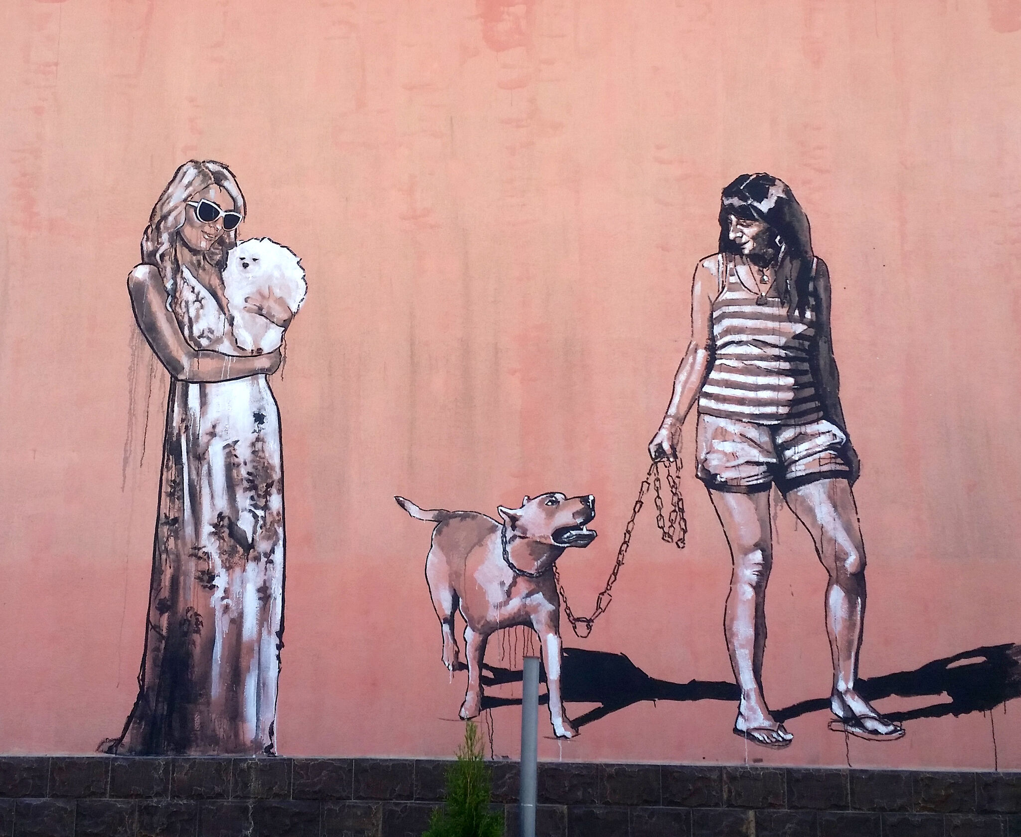 Ventzi Piriankov, Katarzyna Piriankov&mdash;Lidia with her pitbull and Paris Hilton with her dog