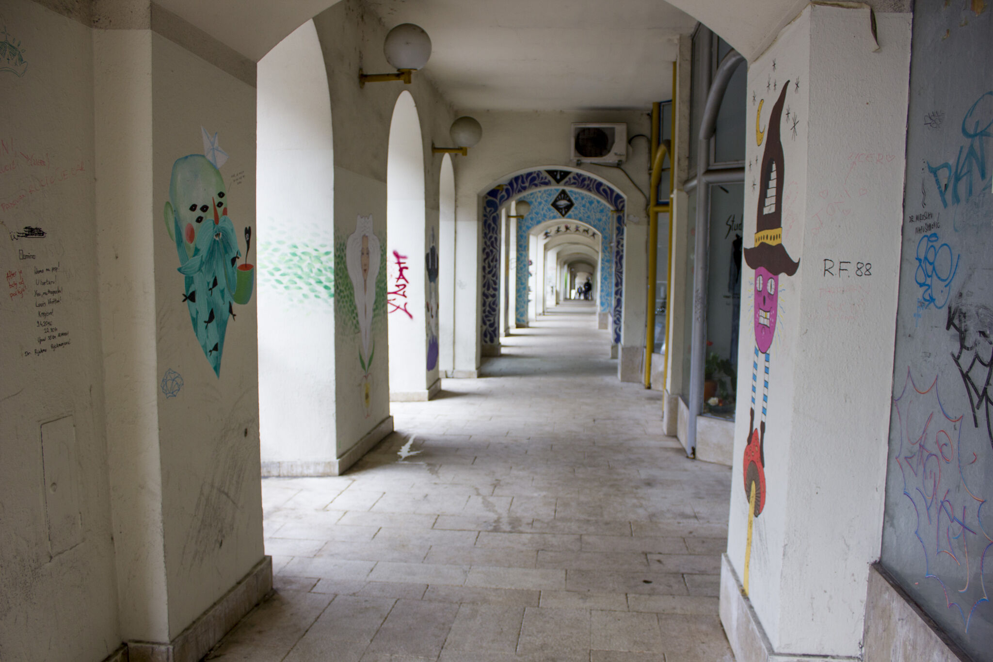 ArtuDitu, Pekmezmed, Šumski, Arya, Trash Will Smash, Džedaj, Ninja Tiger, Ojo Magico, Tifani Rubi&mdash;Abandoned shopping mall