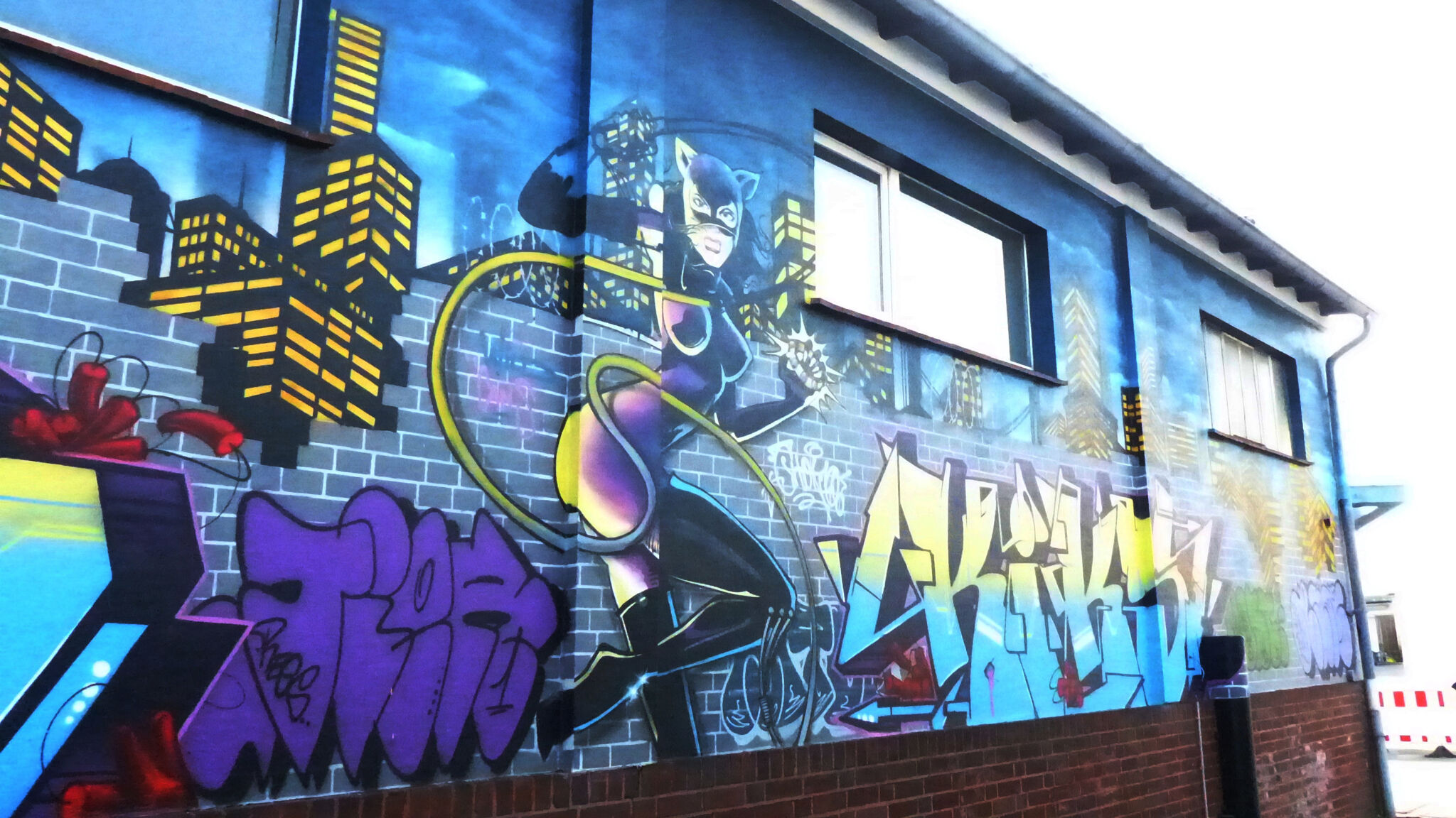 More Than Words, Aphe, Pems, Choko, Kiks&mdash;Catwoman and other characters Drehbrückenstraße 4
