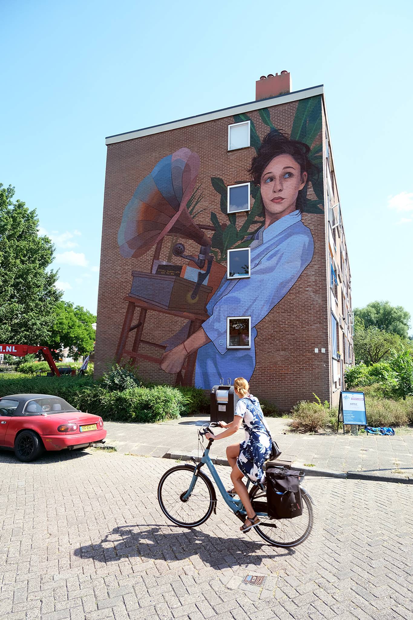 Artez&mdash;Moving Residents