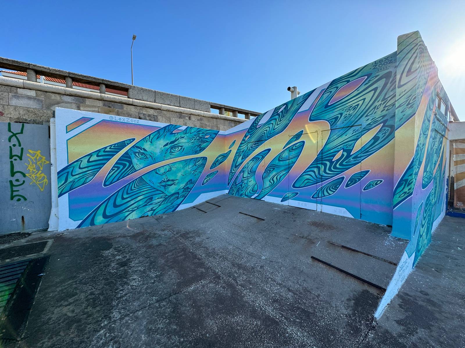 Lex-zooz&mdash;Mural “Into the flow”