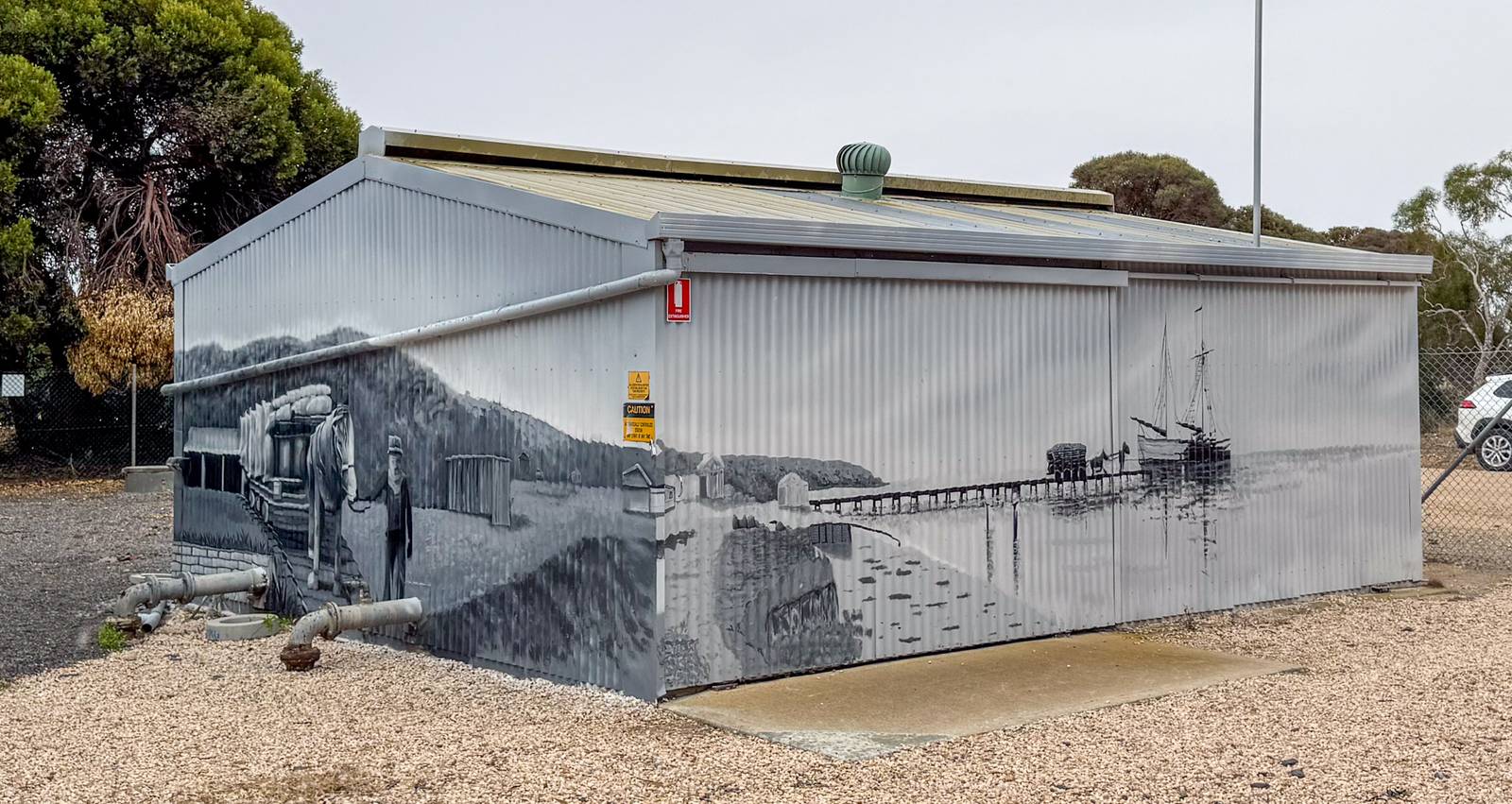 Sam Brooks, Mark Harding, Ngrakani Harley Hall, Rachelle Plazeriano, Gary Nowlan&mdash;Wool Bay Water Tank Mural