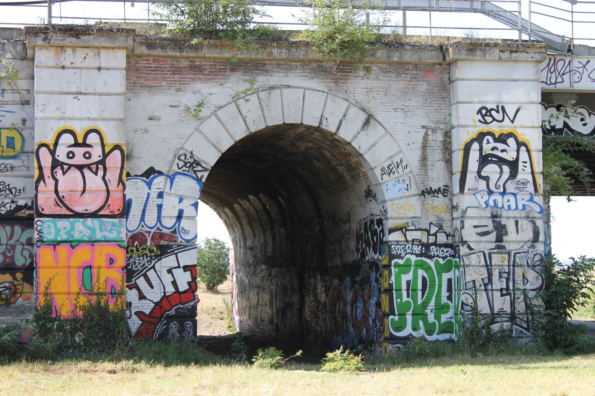 Toncé, El Moot Moot, Oreas&mdash;Sous les ponts