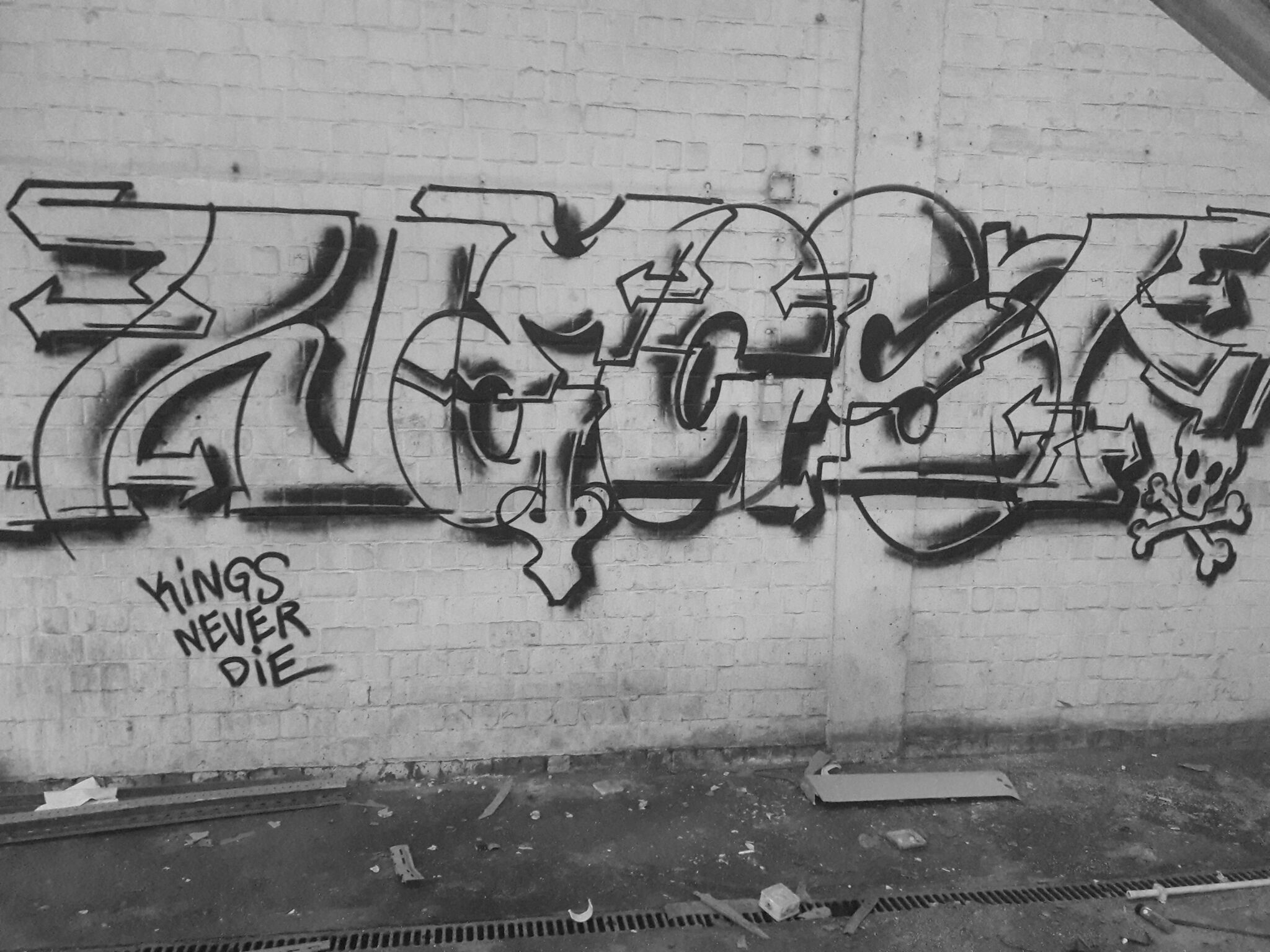 Various Artists, Tuch (BE), Alice&mdash;The Ironfactory