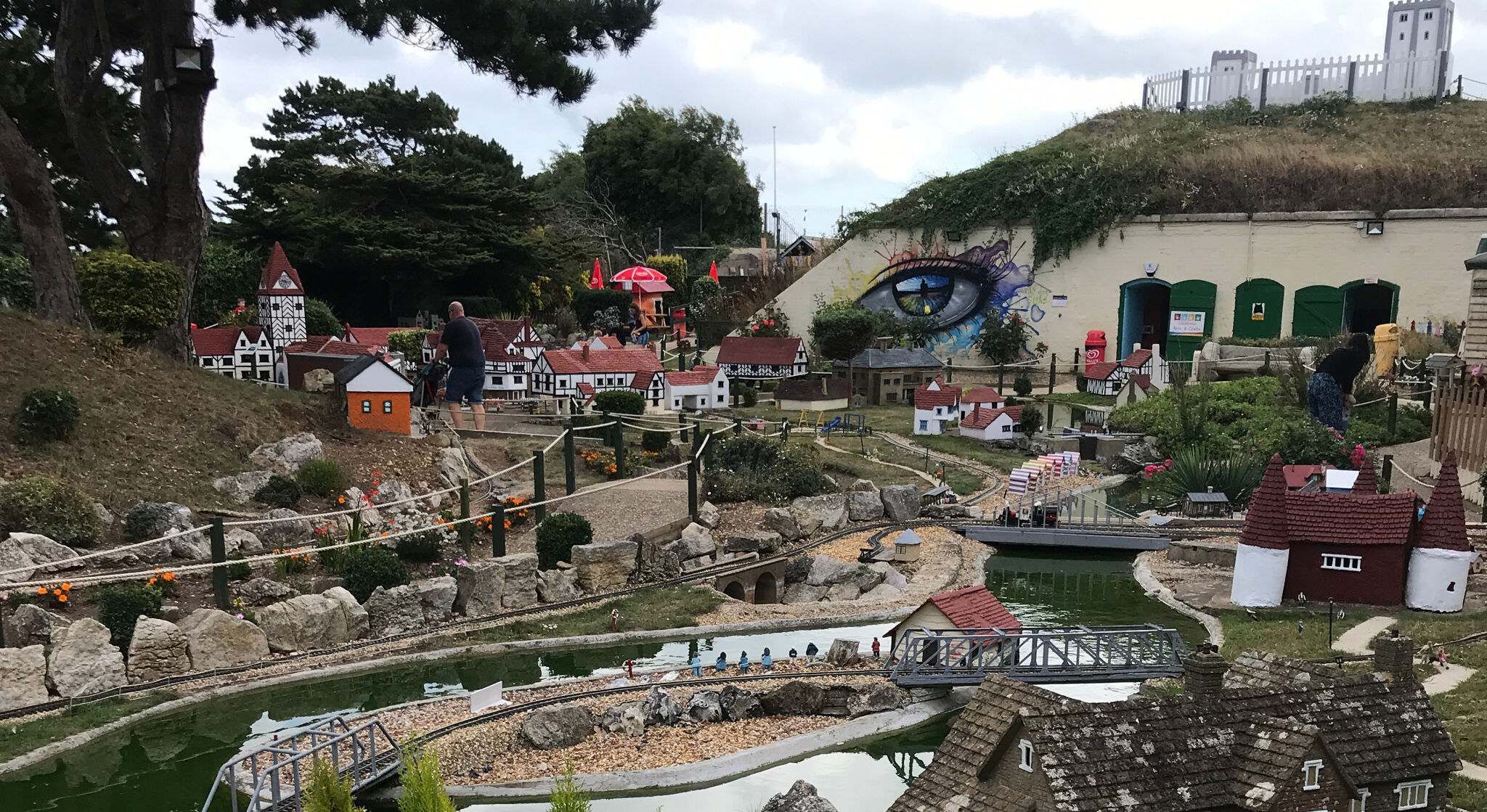 Fark, NZIE, Berk MLC, My Dog Sighs&mdash;Southsea Model Village (various artists)