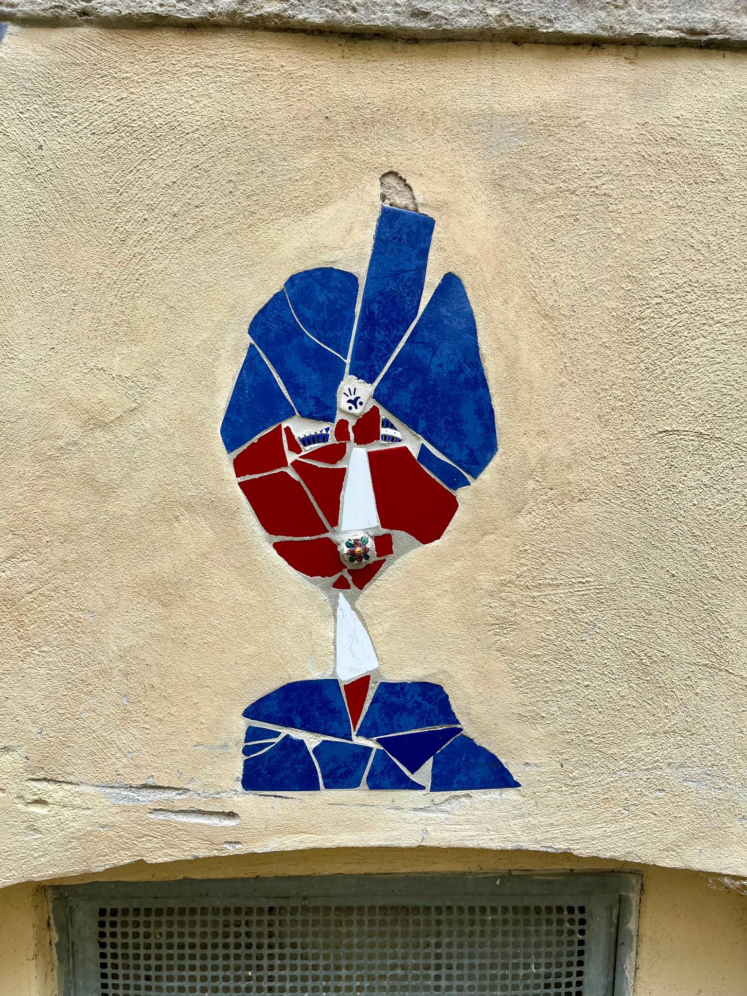Viola Schöpe&mdash;Hof der Fabelwesen (Courtyard of the Mystical Creatures)