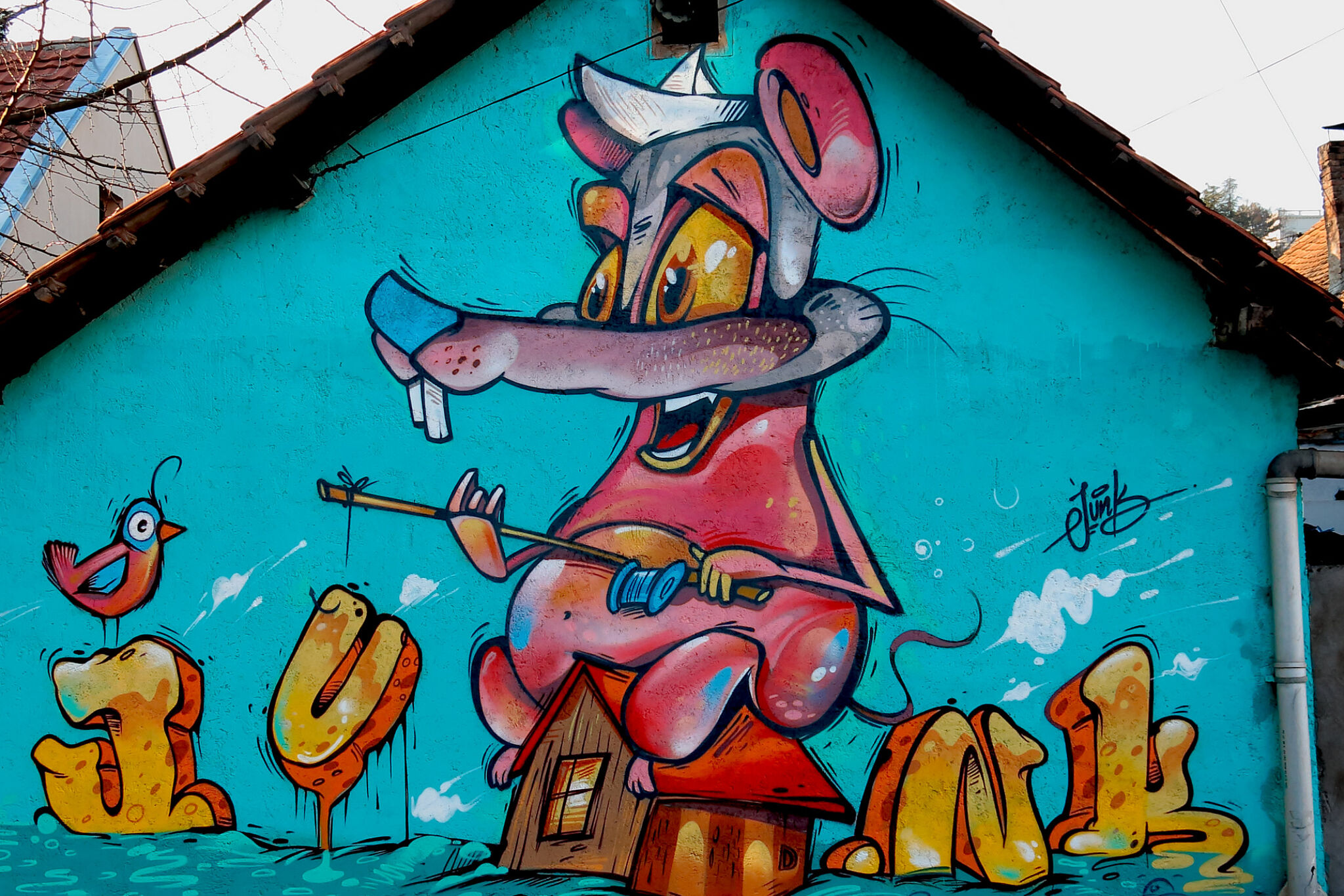 Junk&mdash;When the cat's away the mice will play