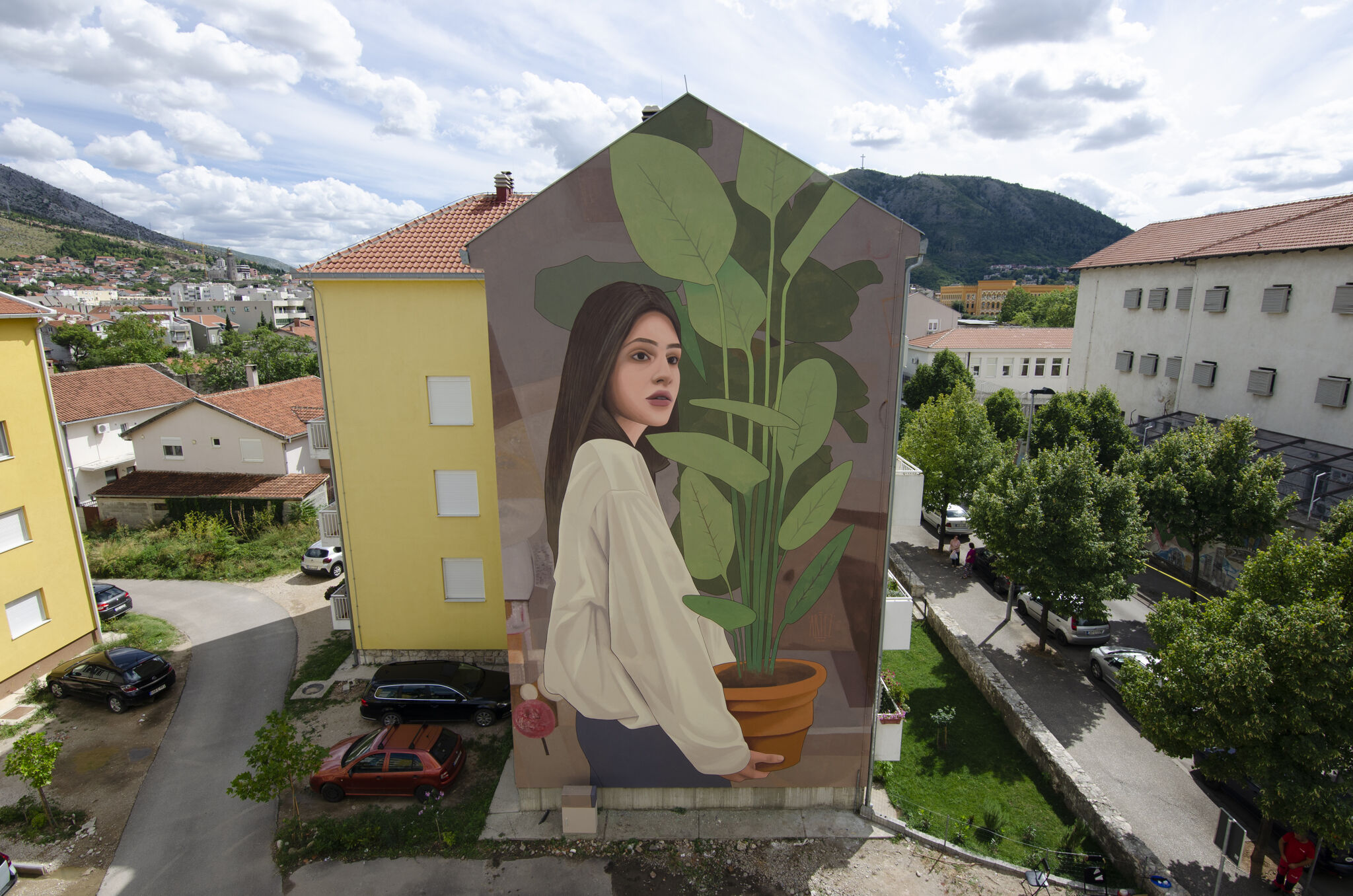 Artez&mdash;Girl with plants