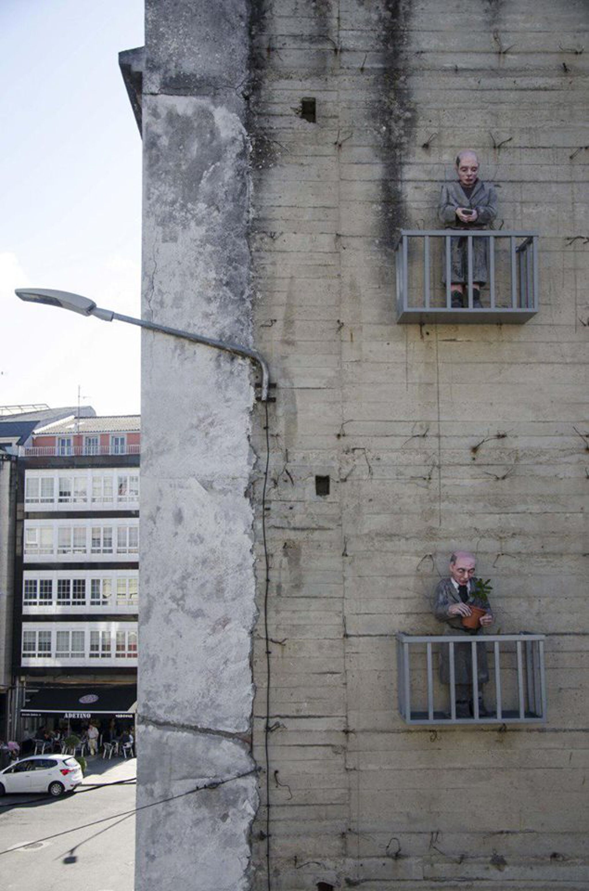 Isaac Cordal (ESP)&mdash;Os Veciños 2 (The Neighbors 2)